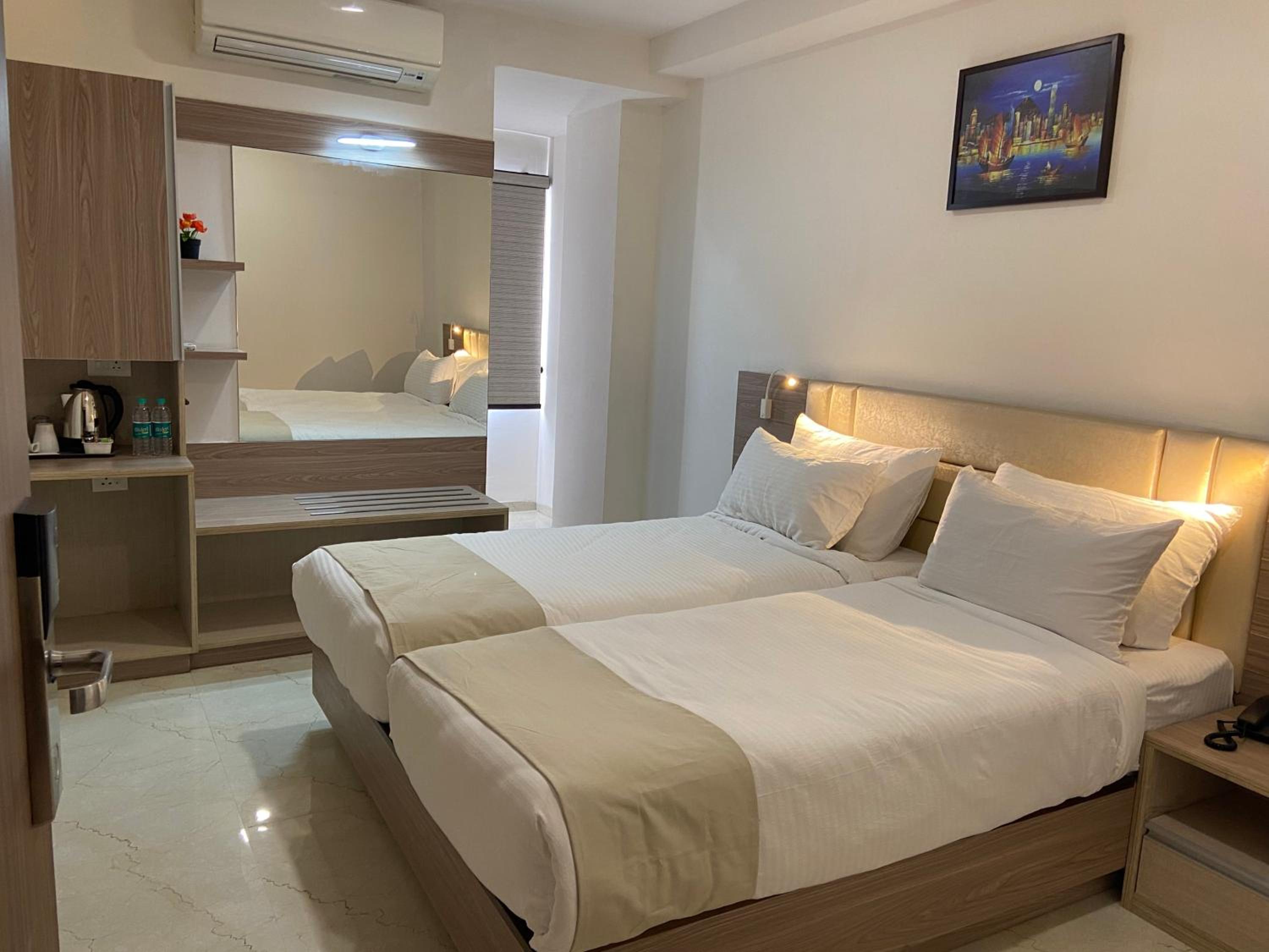 Standard Twin Room - Photo 7