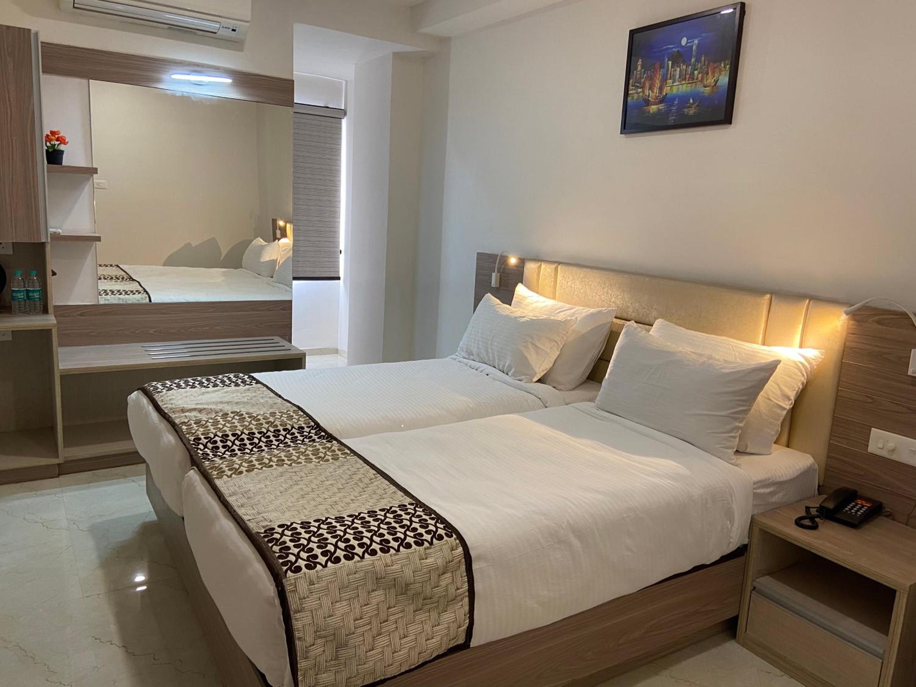 Standard Twin Room - Photo 1