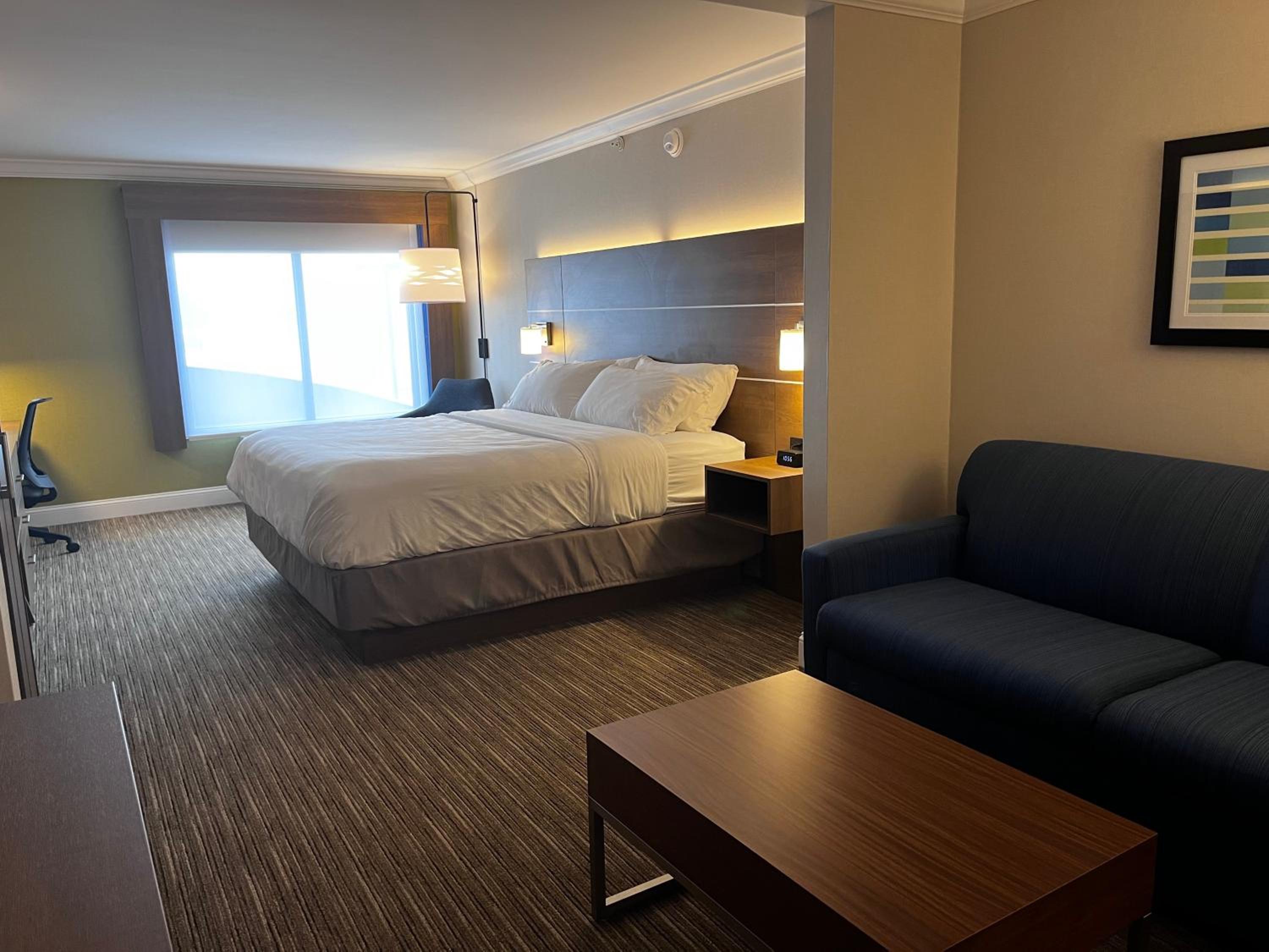 Suite with Two Queen Beds - Photo 5