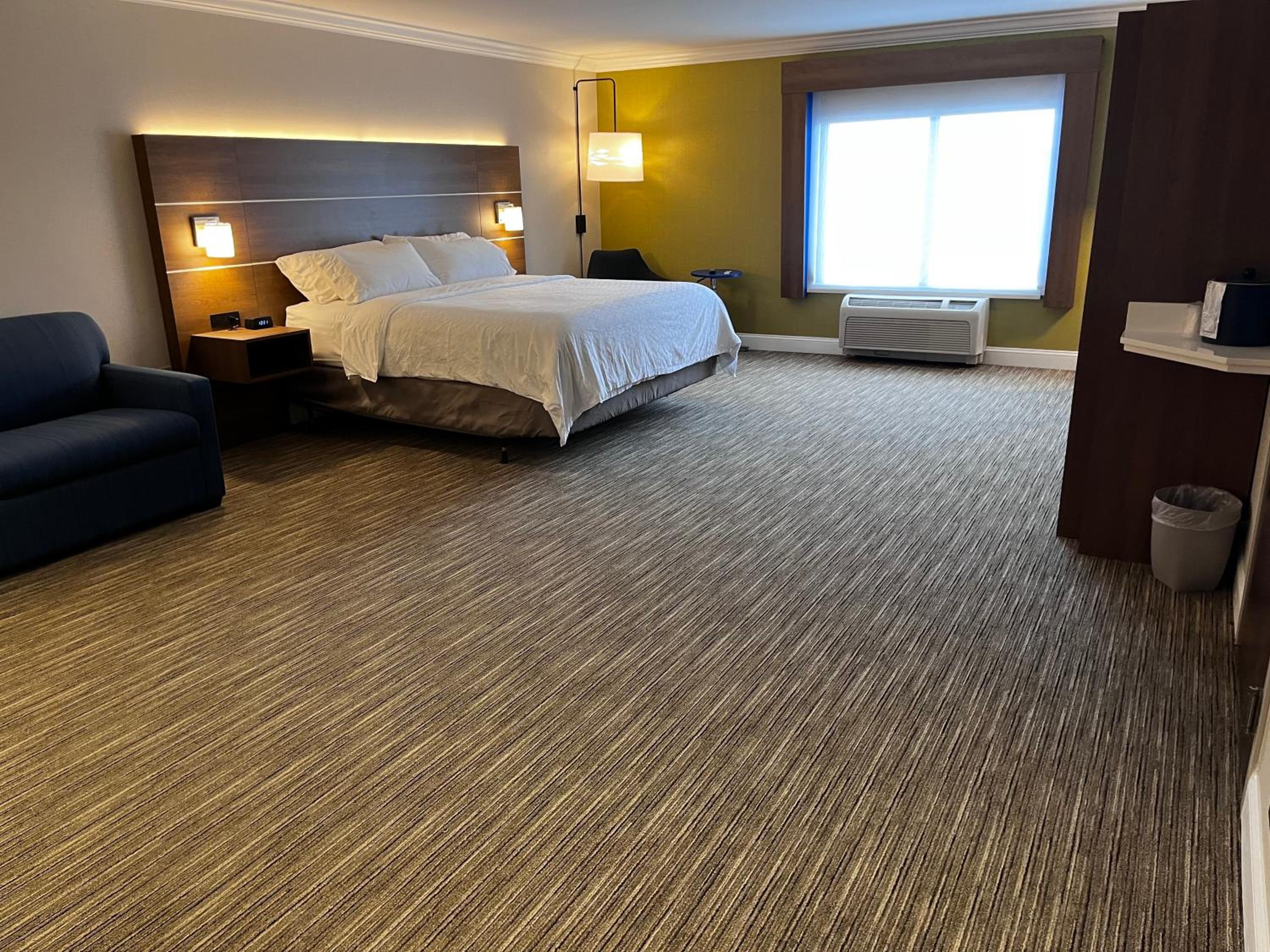 King Suite - Photo 2