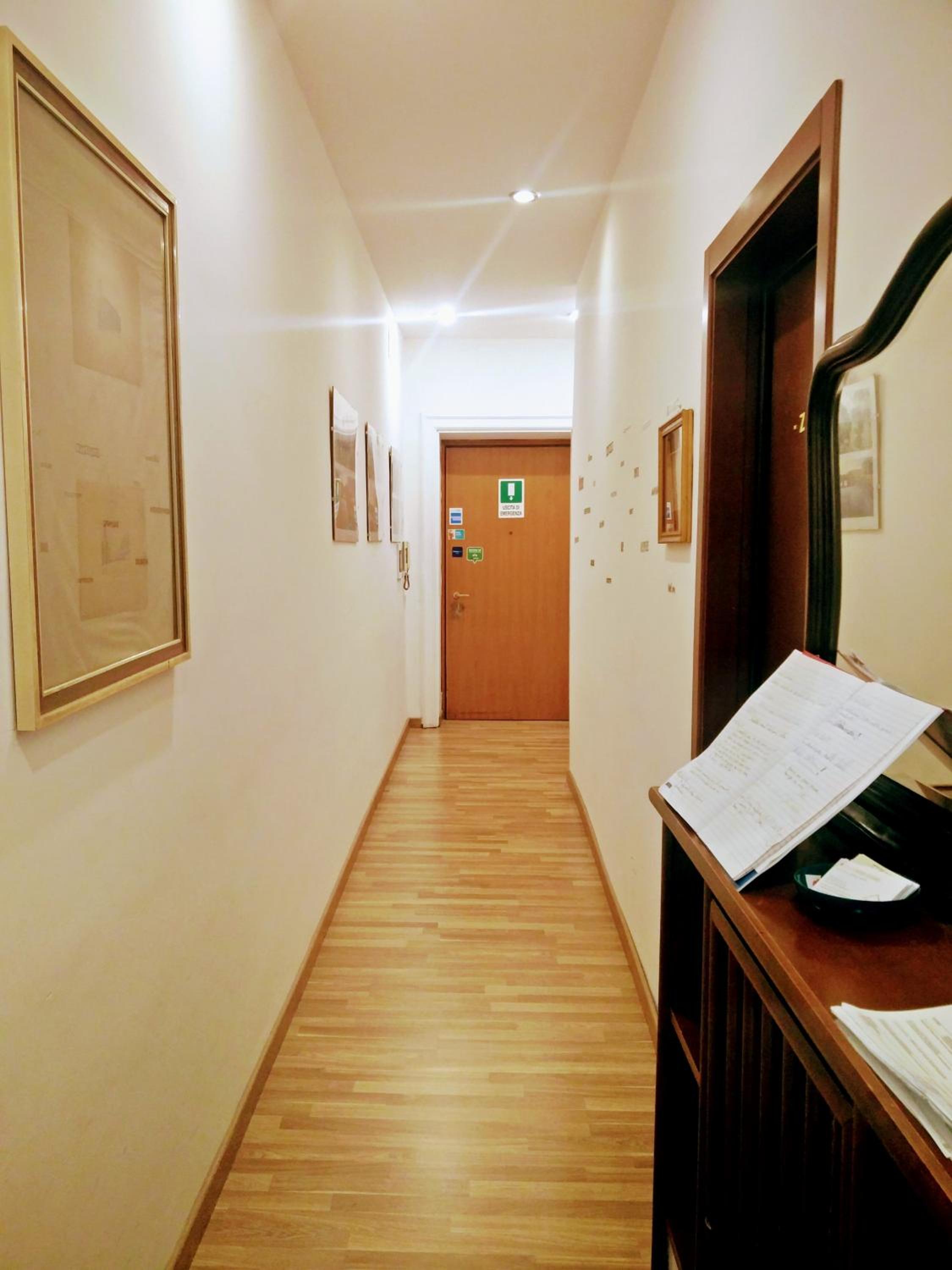 Single Room with Bathroom photo 2