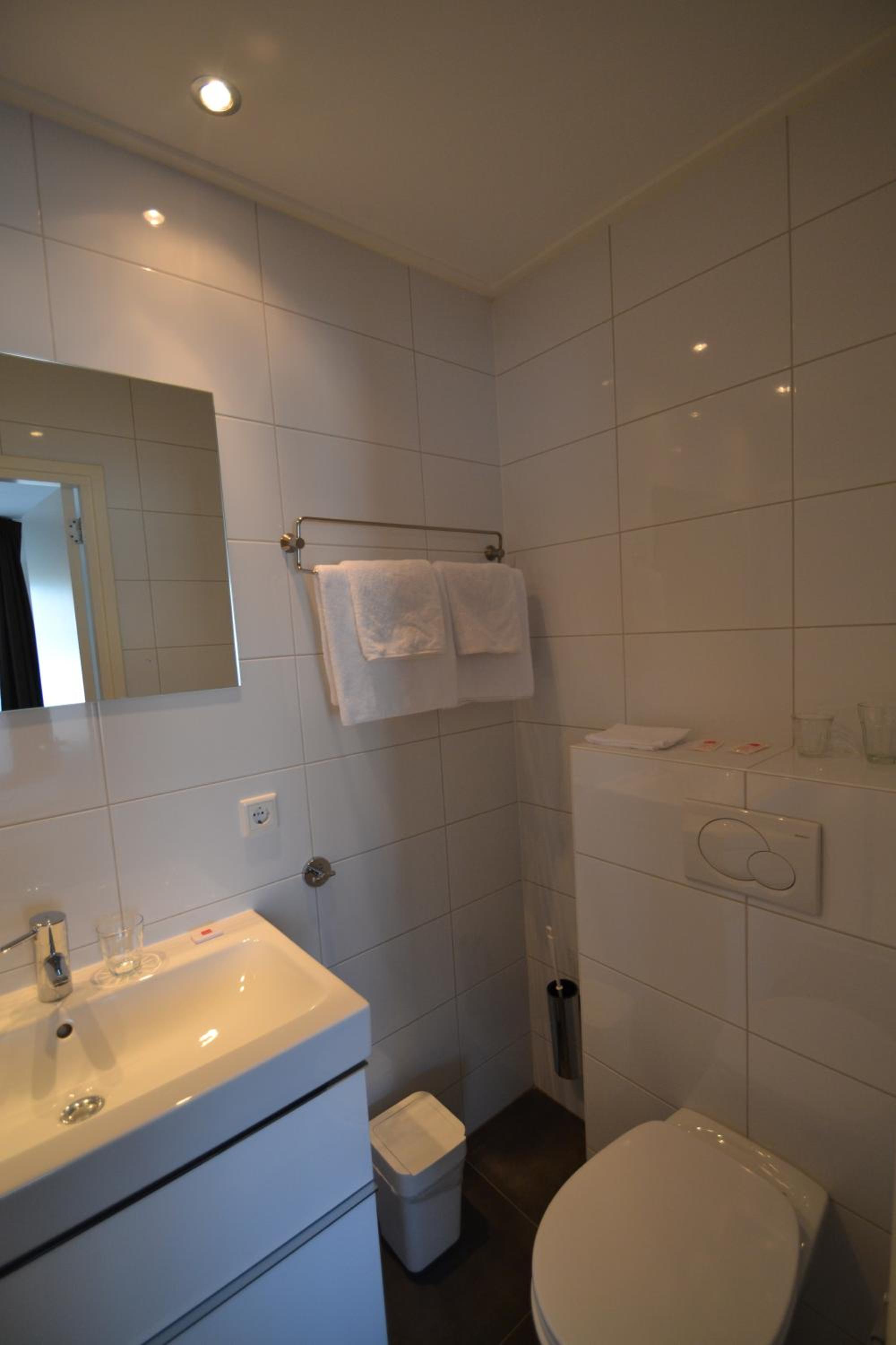 Twin Room with Shower photo 3