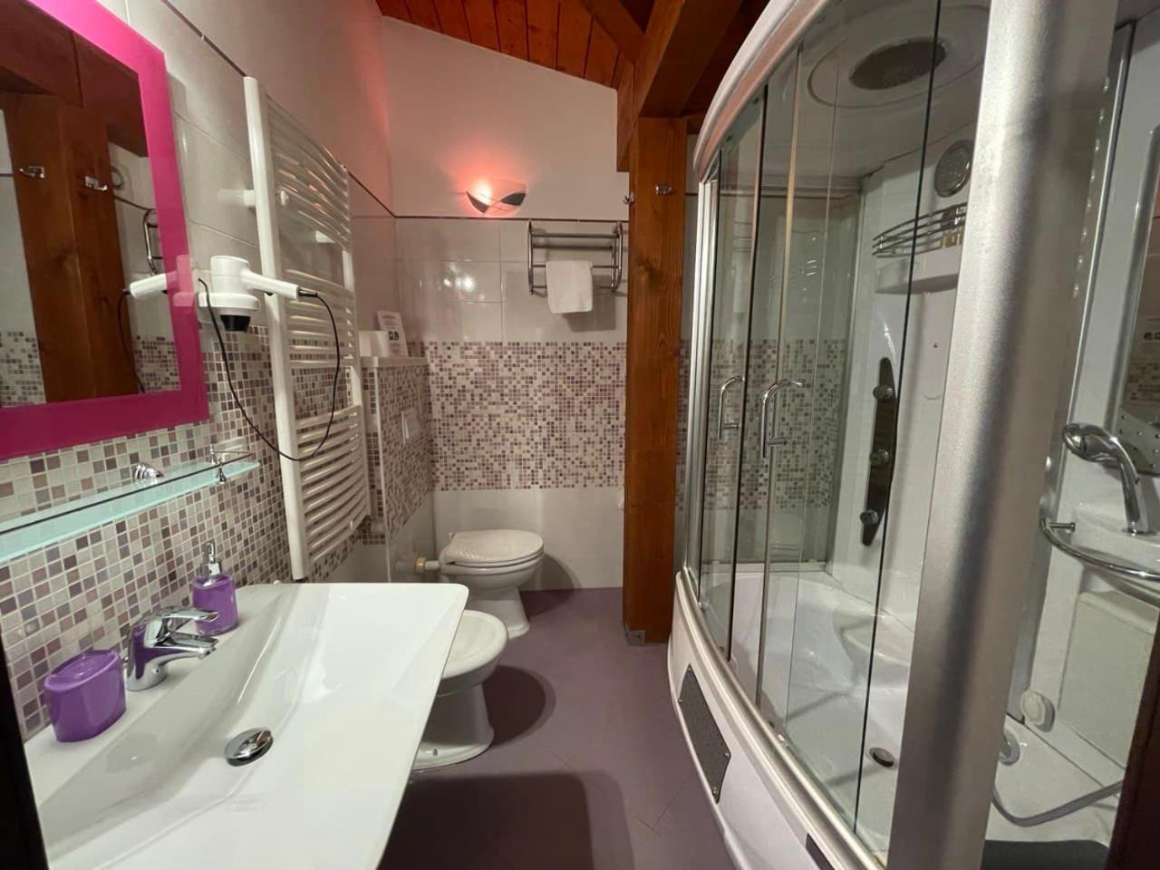 Deluxe Double or Twin Room - Photo 7