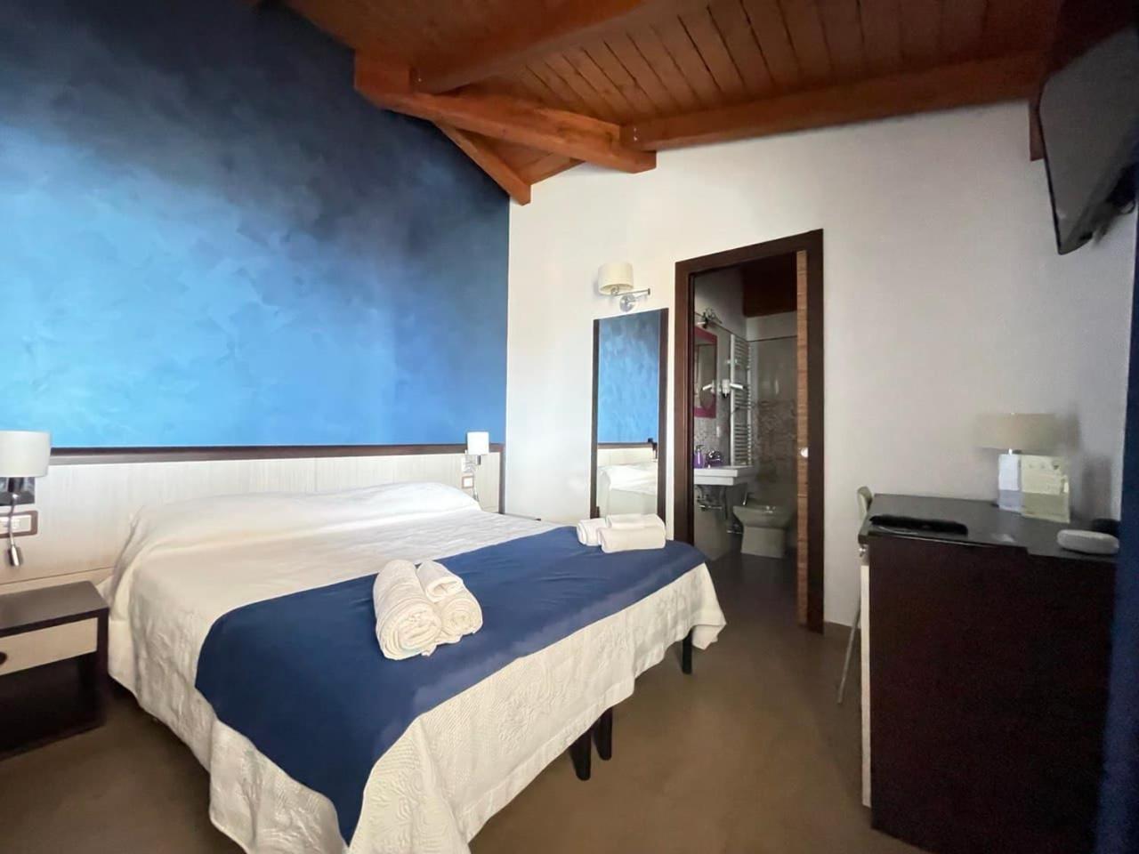 Deluxe Double or Twin Room - Photo 1
