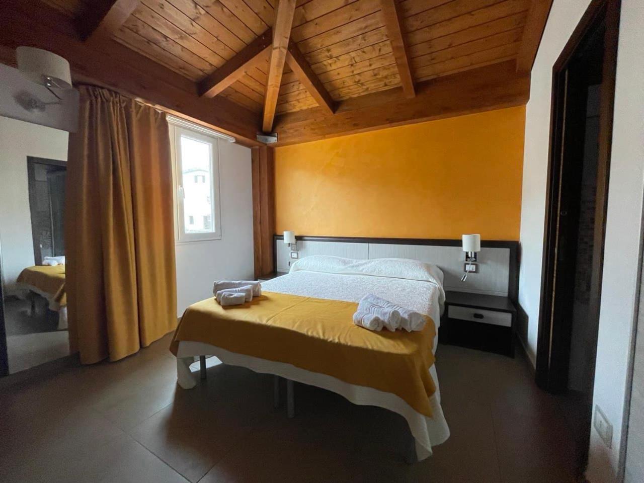 Deluxe Double or Twin Room - Photo 3