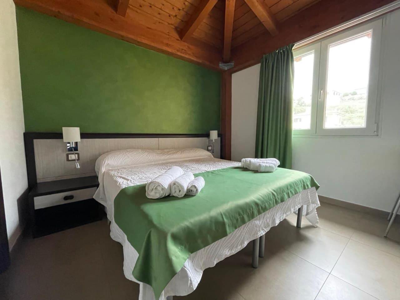 Deluxe Double or Twin Room - Photo 5