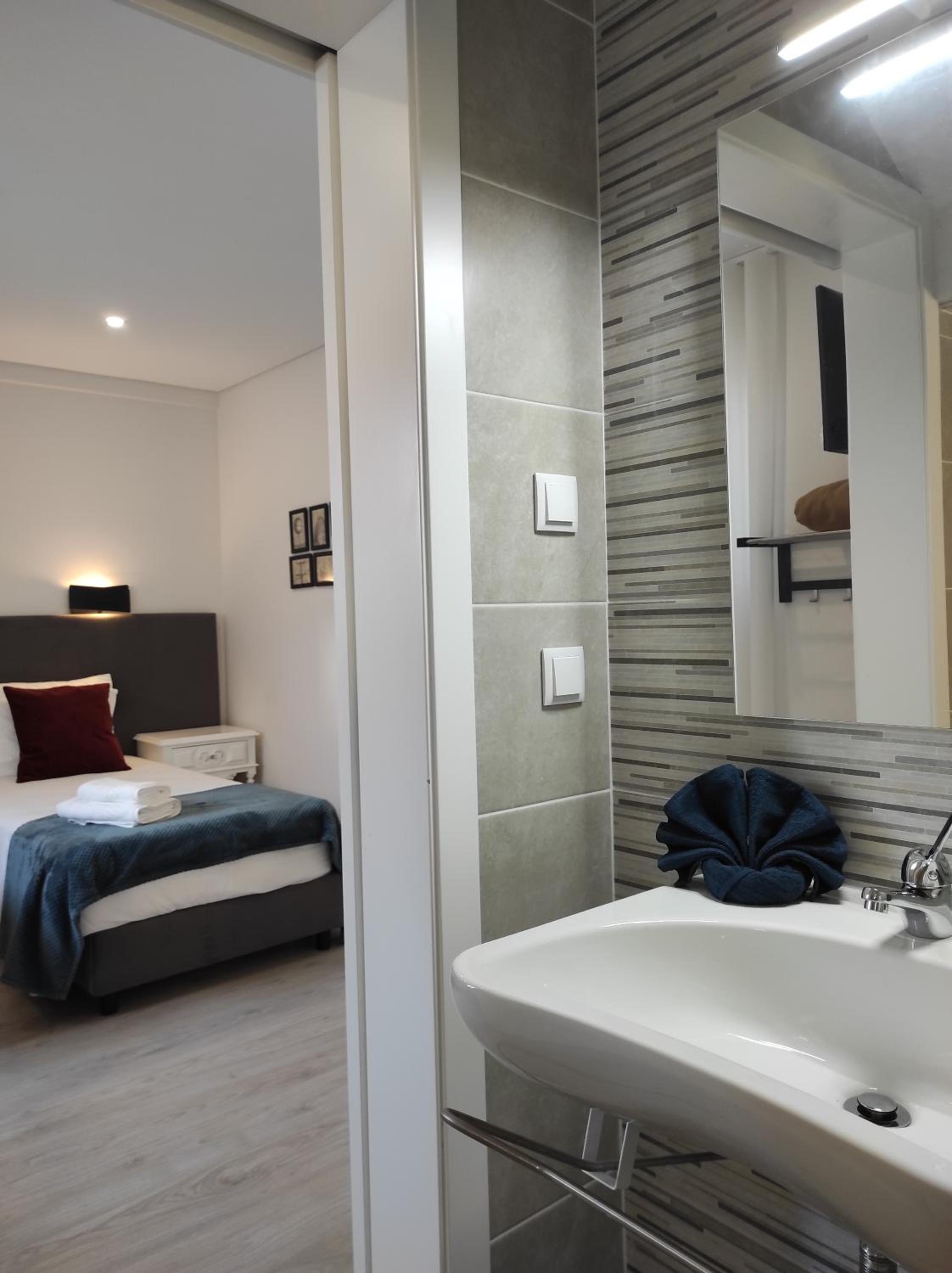 Hall 92 Quartos com WC em moradia com piscina A-das-Lebres Loures, 사진 2