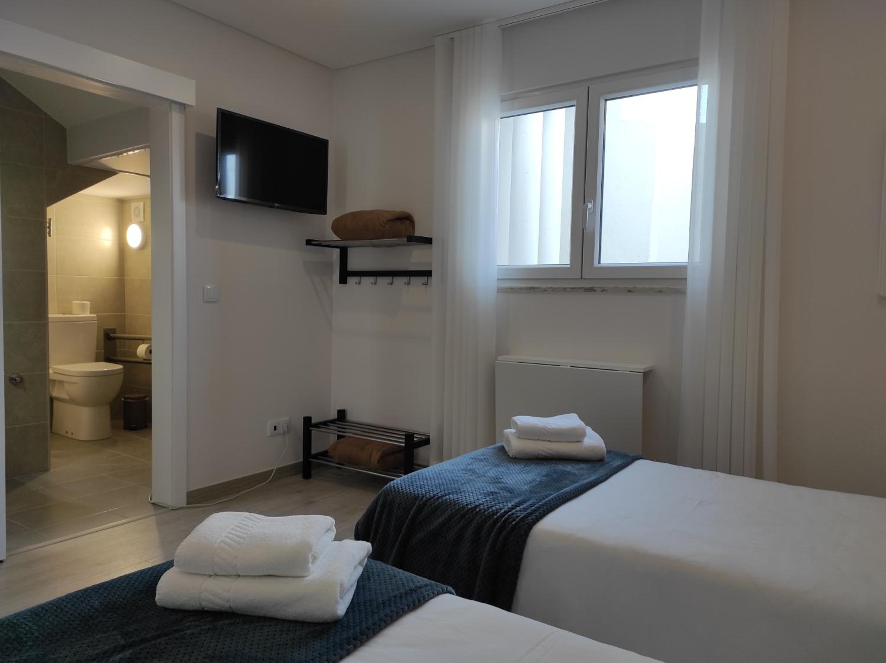 Twin Room - Disability Access photo 3