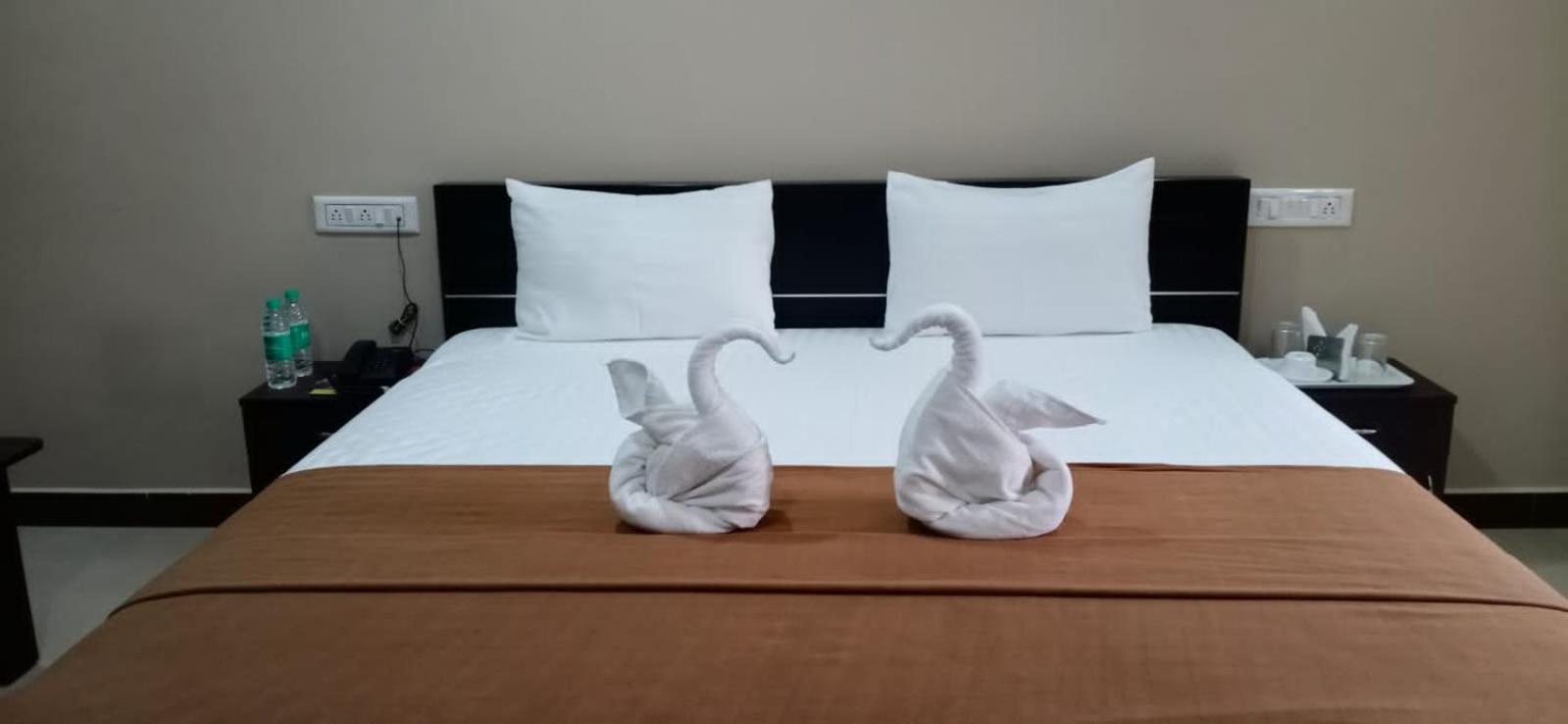 Deluxe Double Room (2 Adults + 1 Child) - Photo 22
