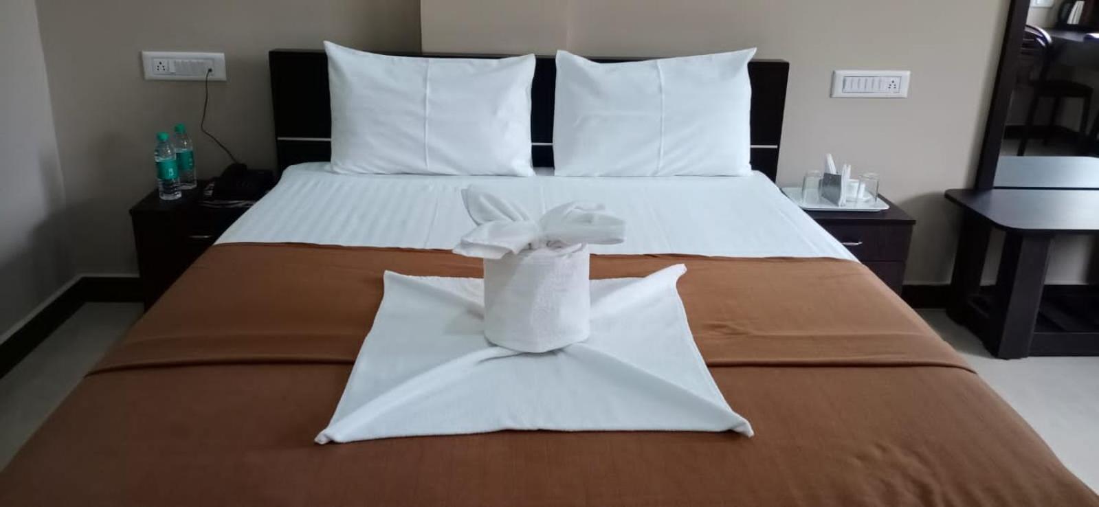 Deluxe Double Room (2 Adults + 1 Child) - Photo 24