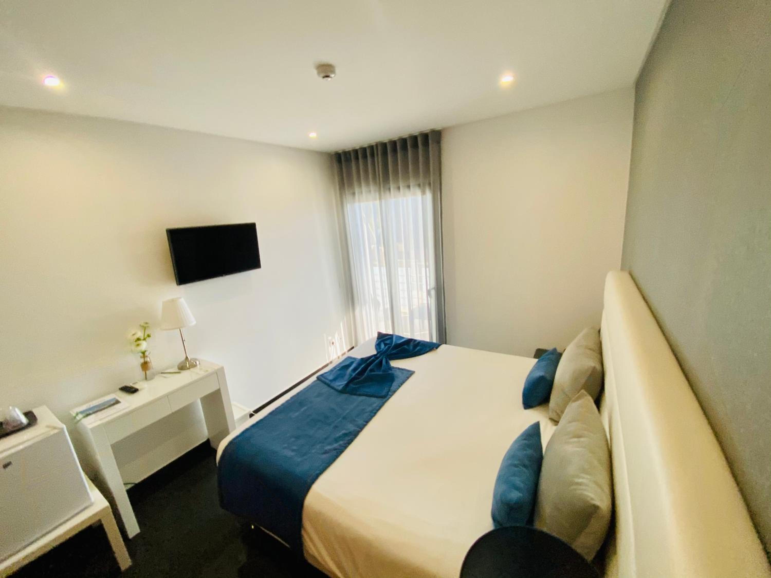Double or Twin Room - Photo 7