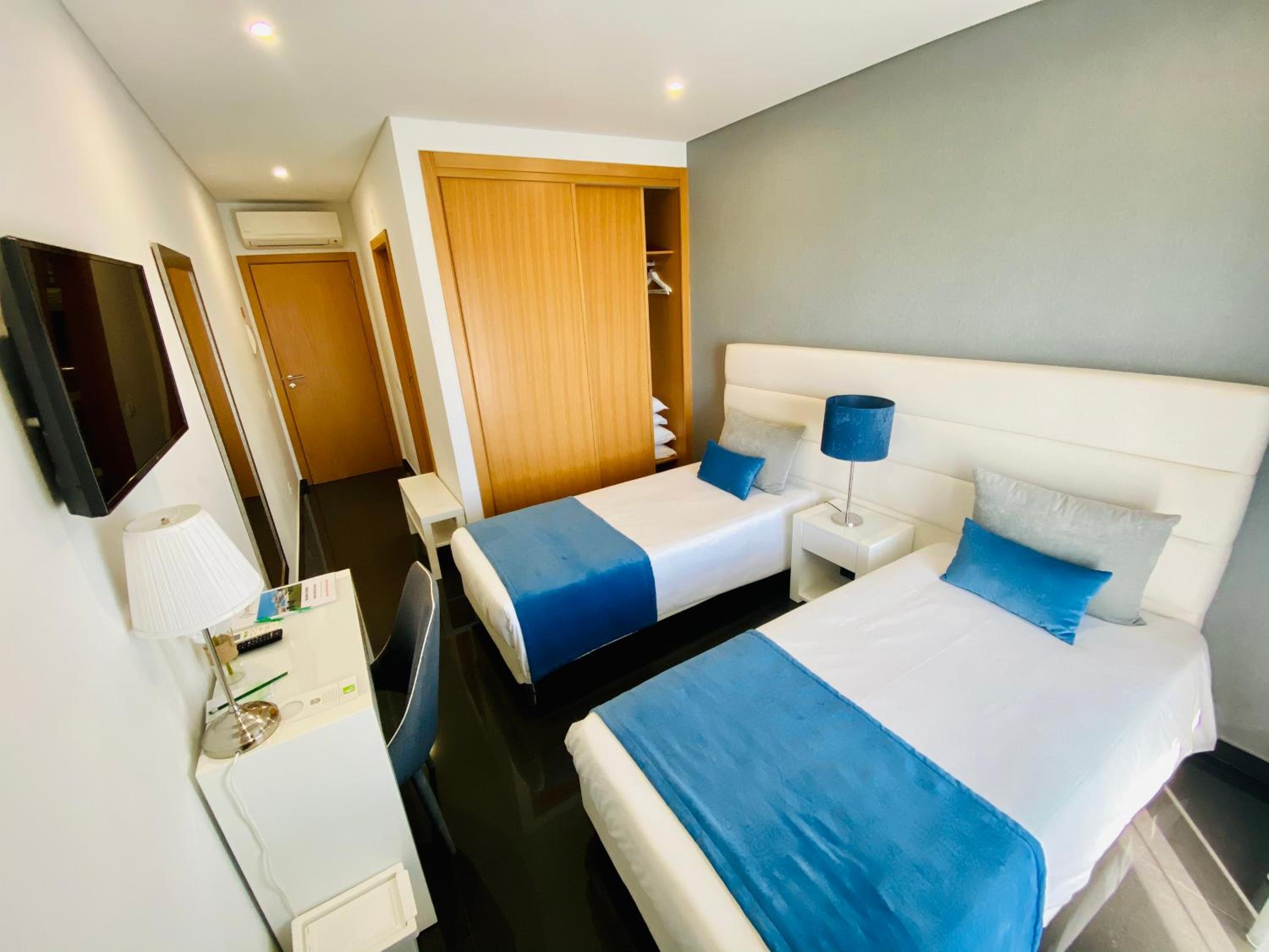 Double or Twin Room - Photo 5