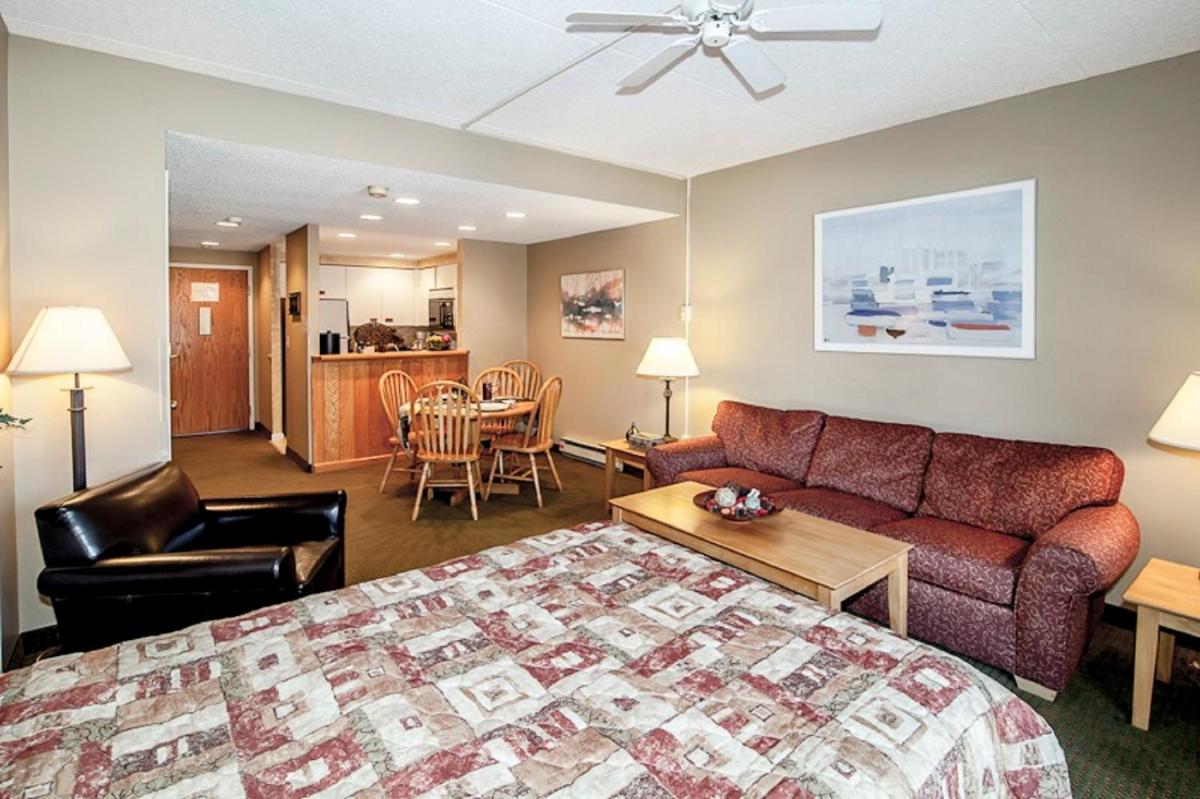 One-Bedroom Suite photo 2