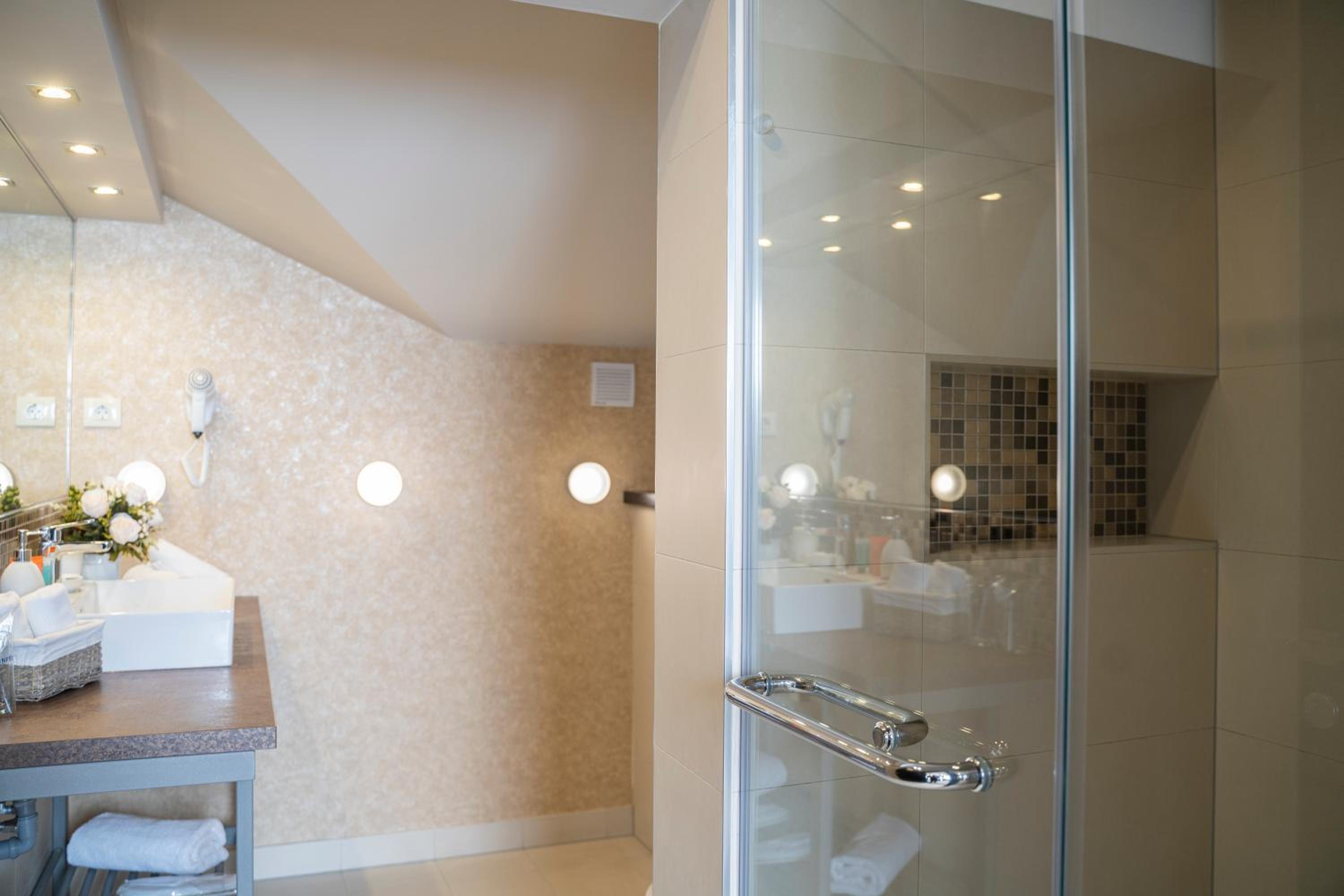 King Suite - Photo 9