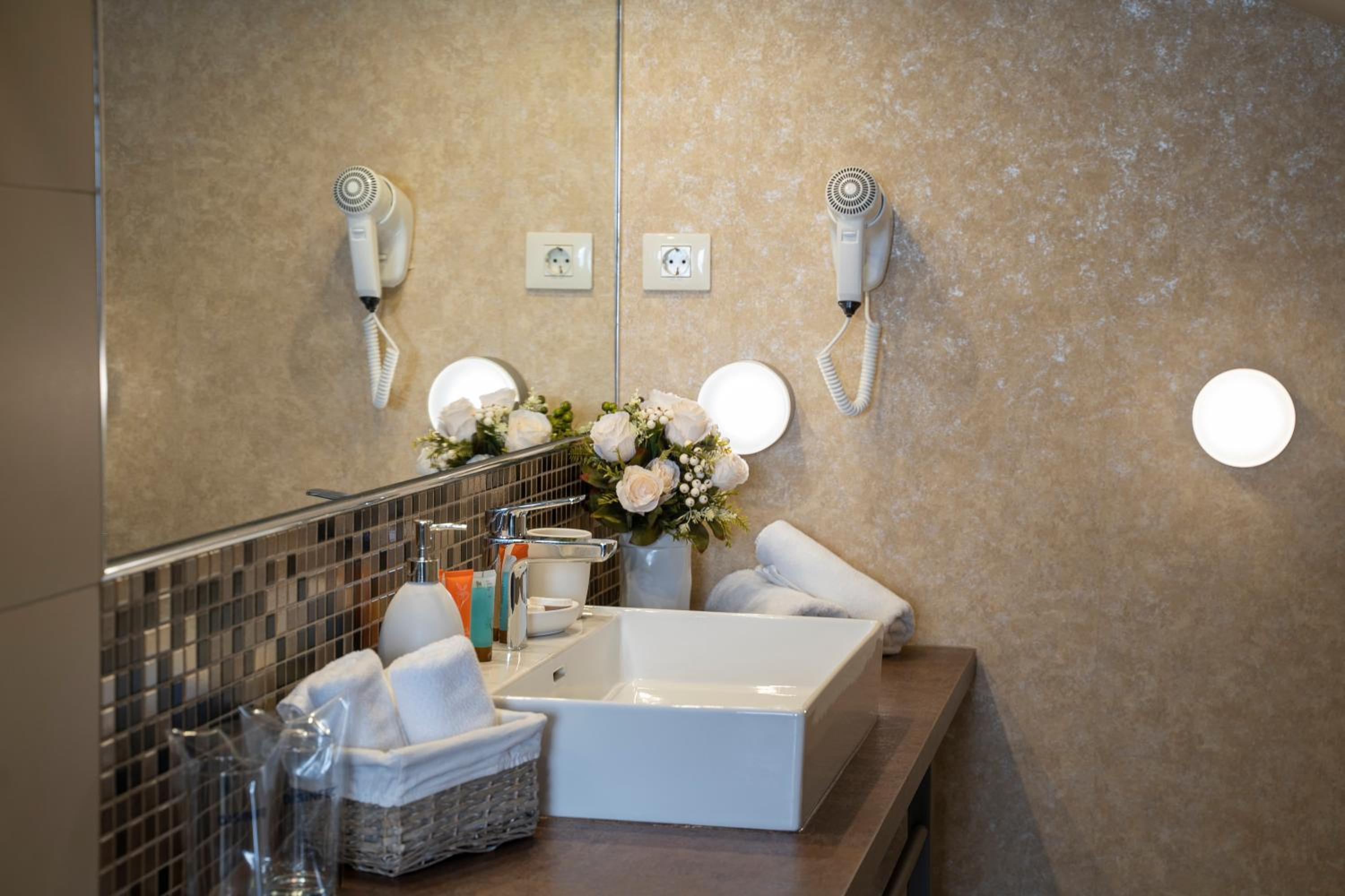 King Suite - Photo 17