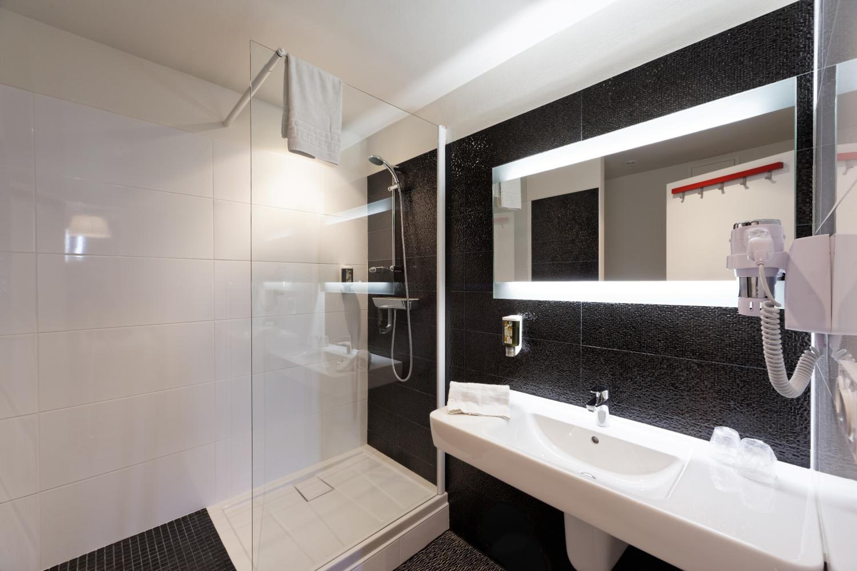 Double Room with Balcony - Photo 2