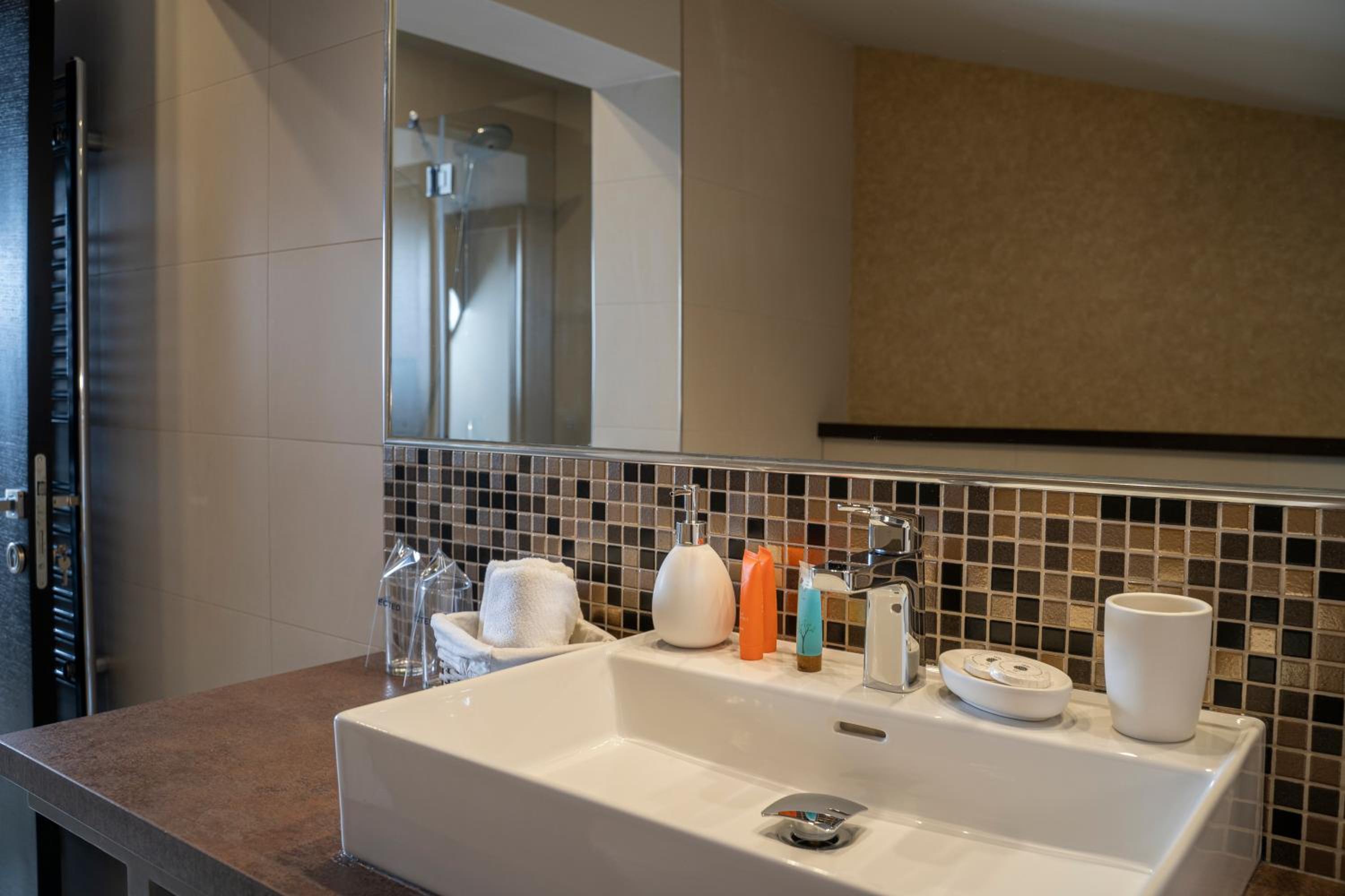 King Suite - Photo 7