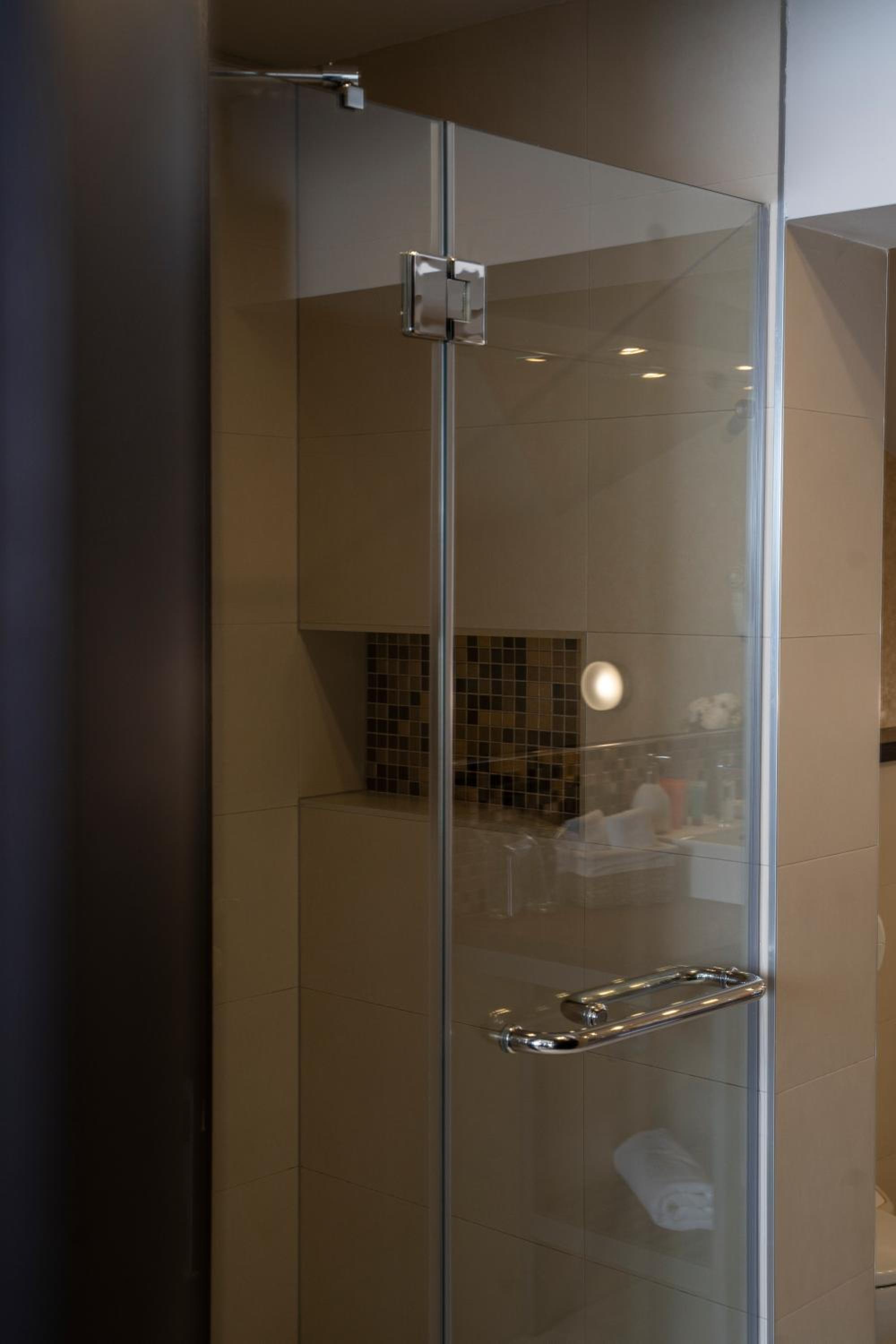 King Suite - Photo 3