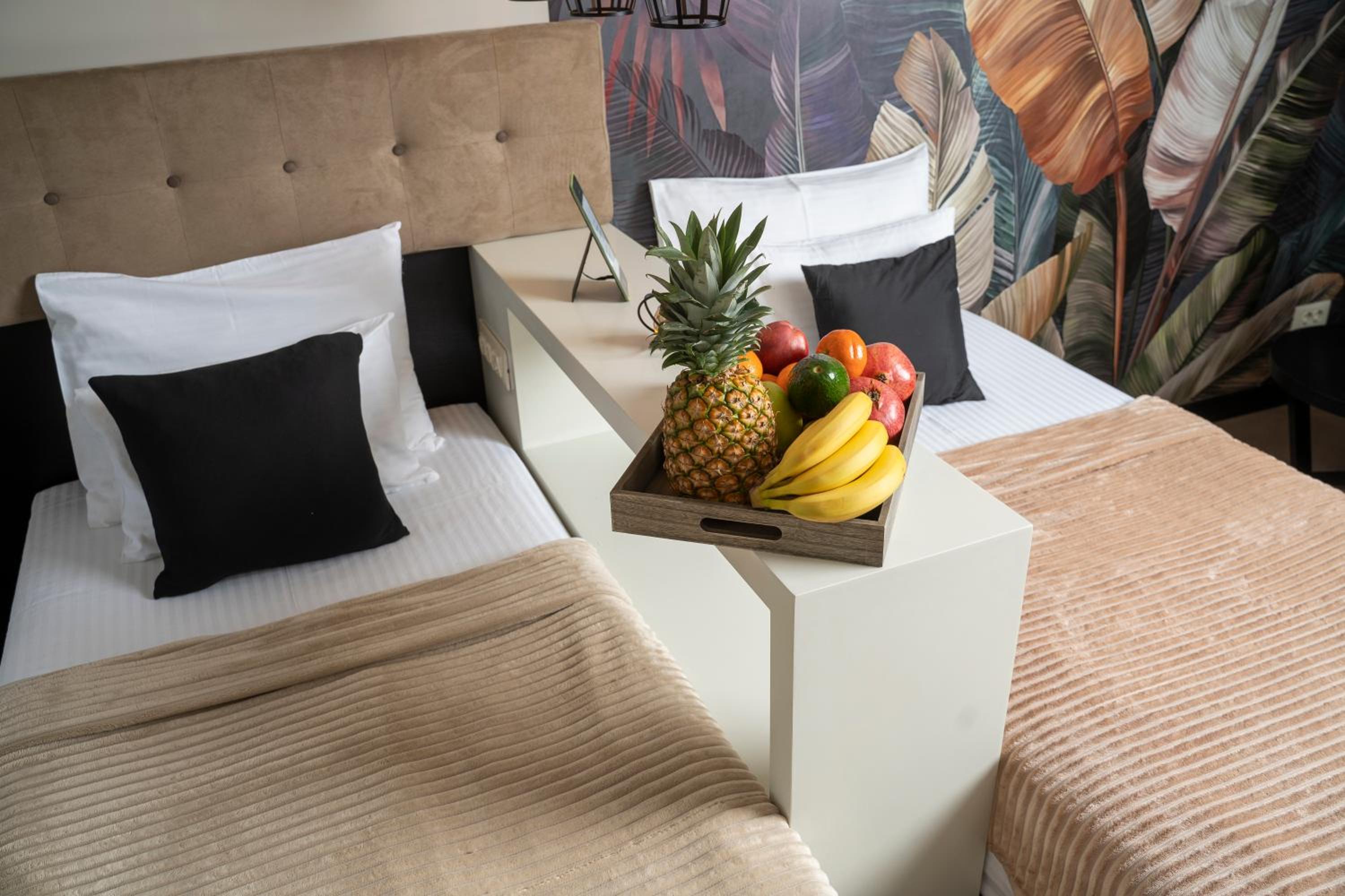 Deluxe Suite - Photo 7