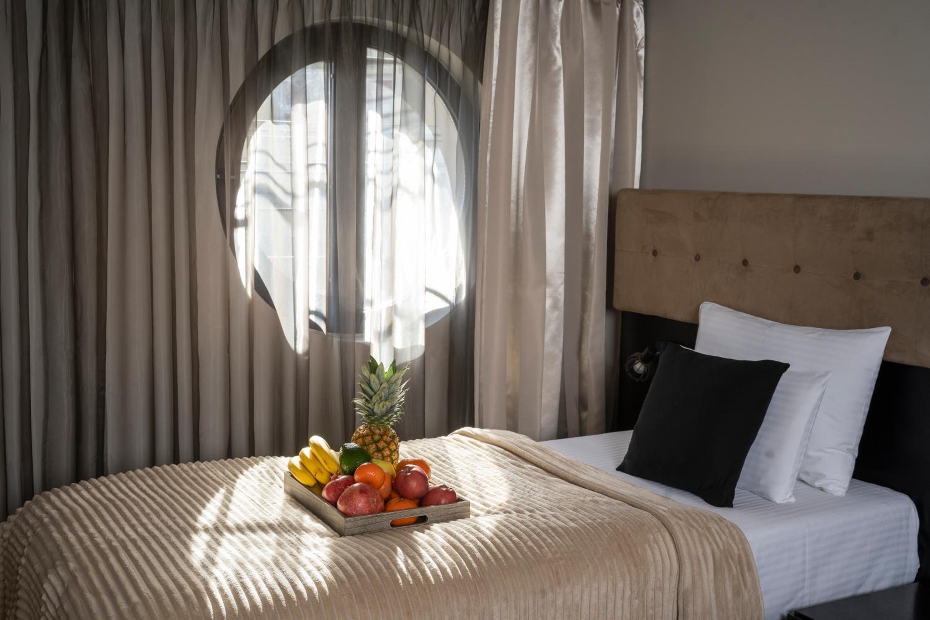 Deluxe Suite - Photo 5