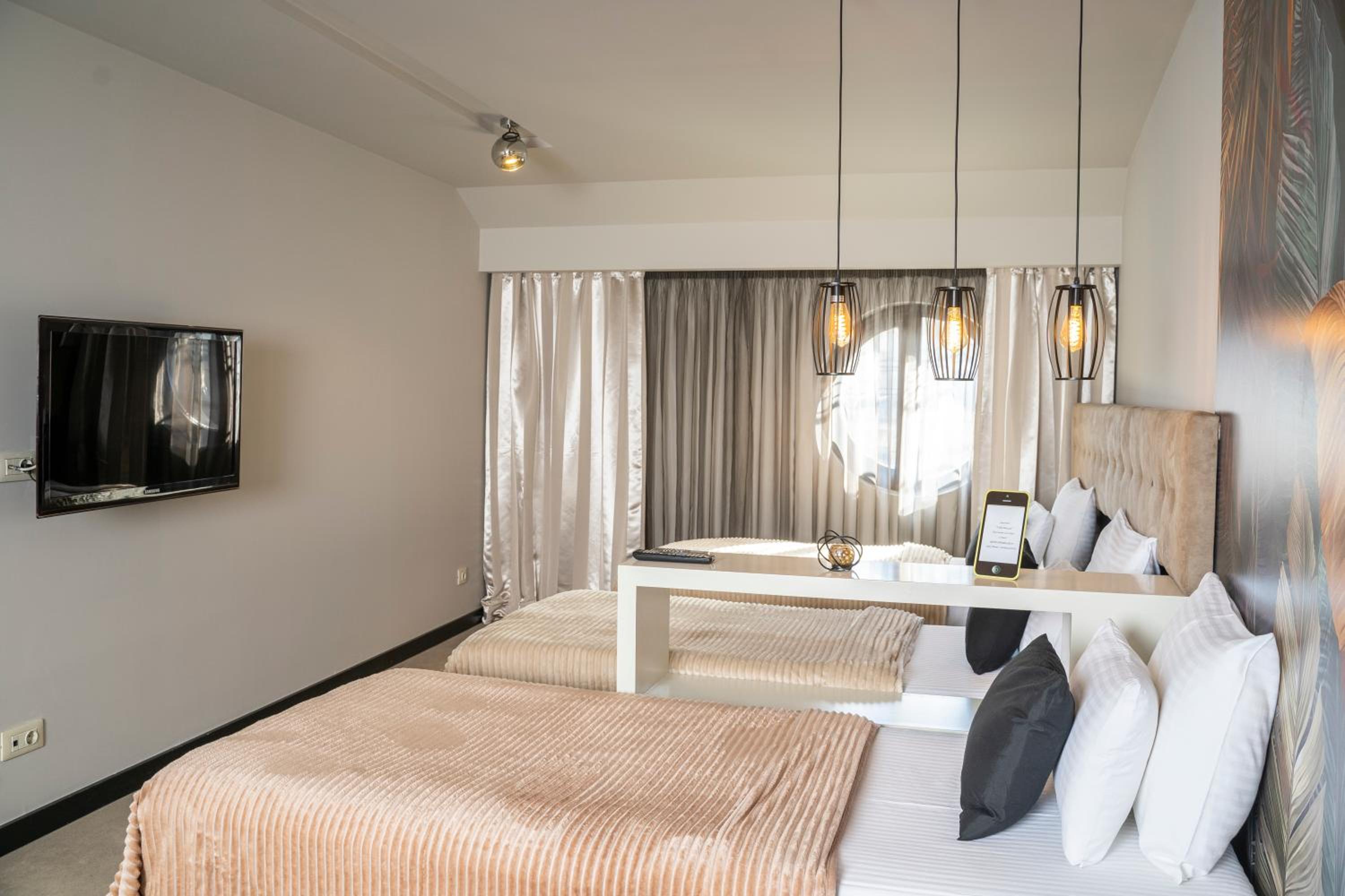 Deluxe Suite - Photo 11