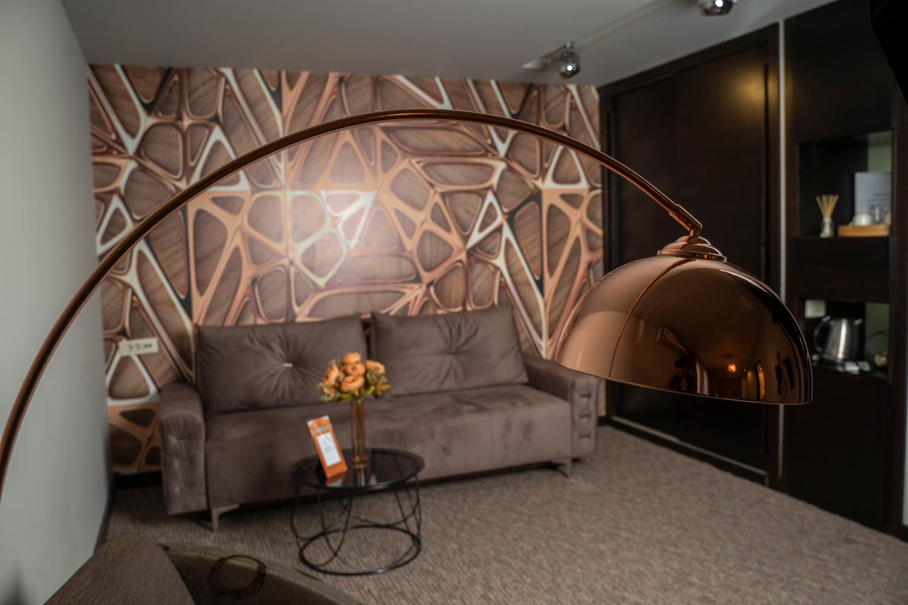Deluxe King Suite - Photo 11