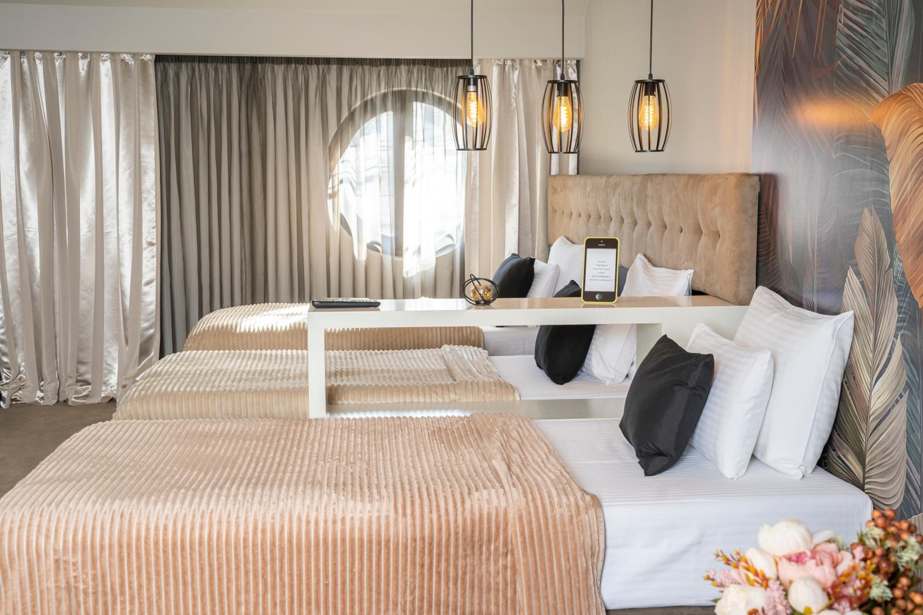 Deluxe Suite - Photo 6