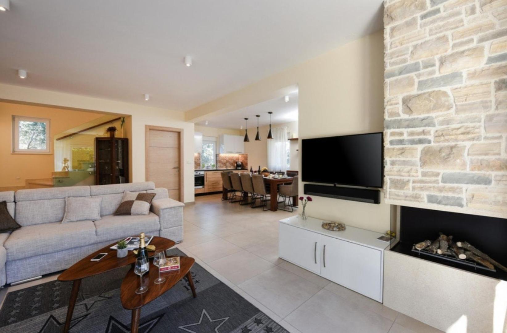 Villa photo 1