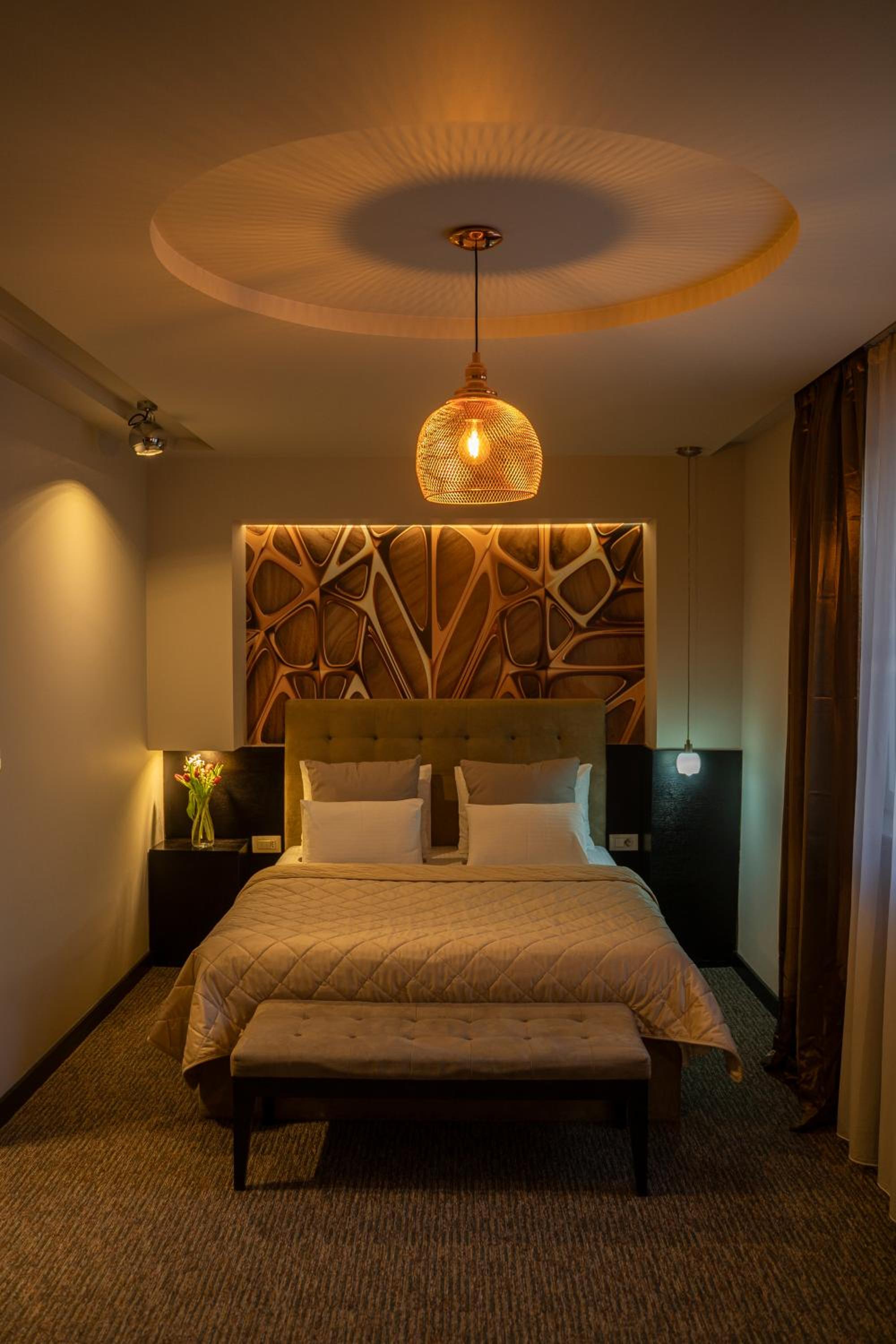 Deluxe King Suite - Photo 4