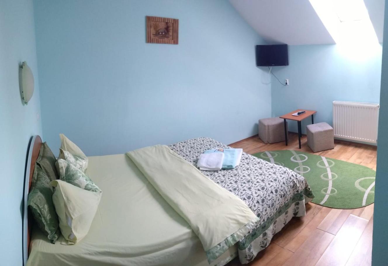 Budget Double Room photo 1