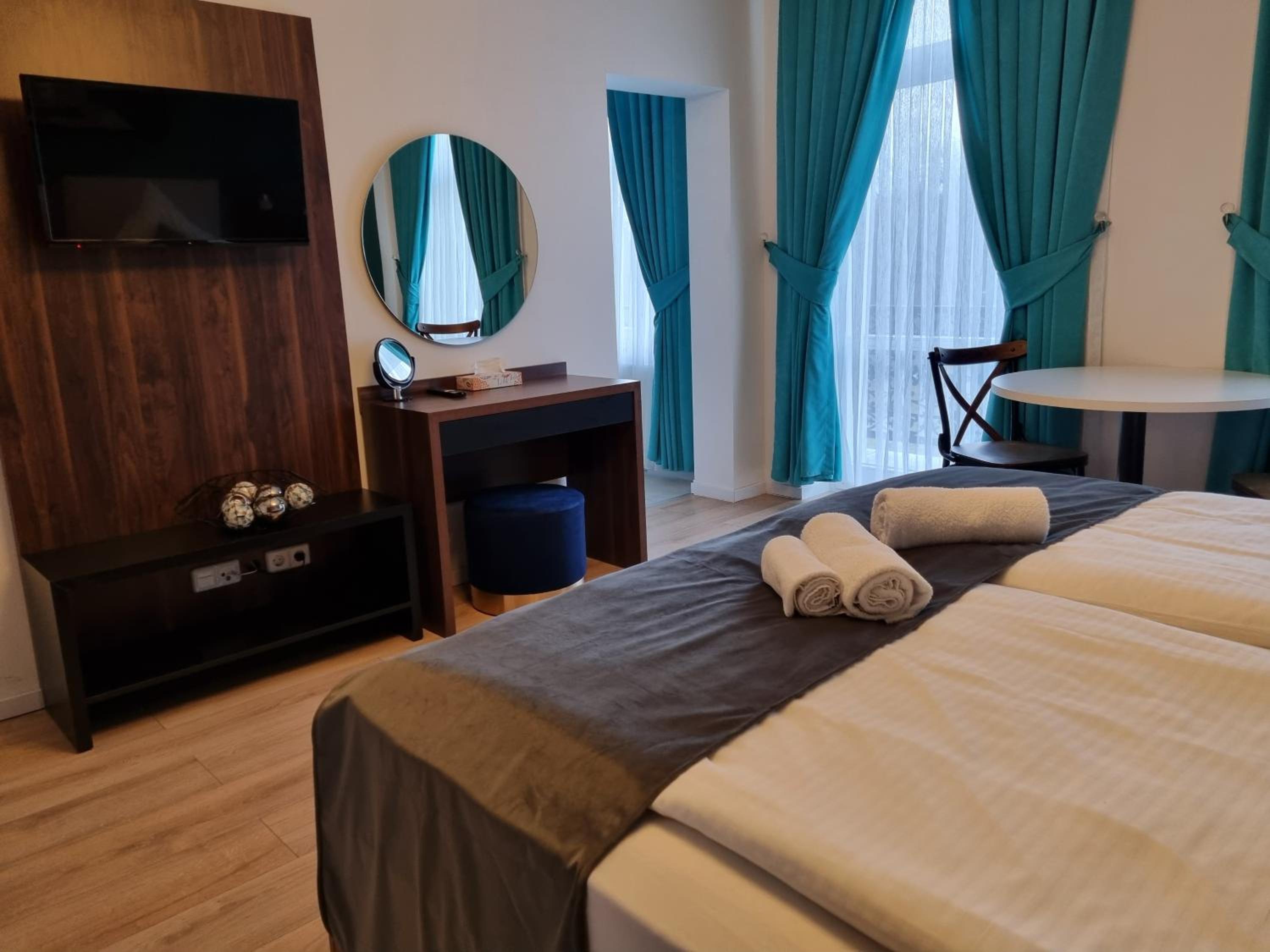 Deluxe Double Room with Balcony photo 2