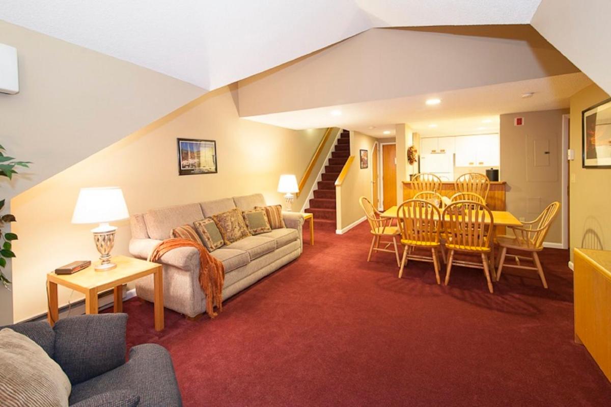 Two Level One Bedroom Condo Queen or King with Sofa Bed  photo 2