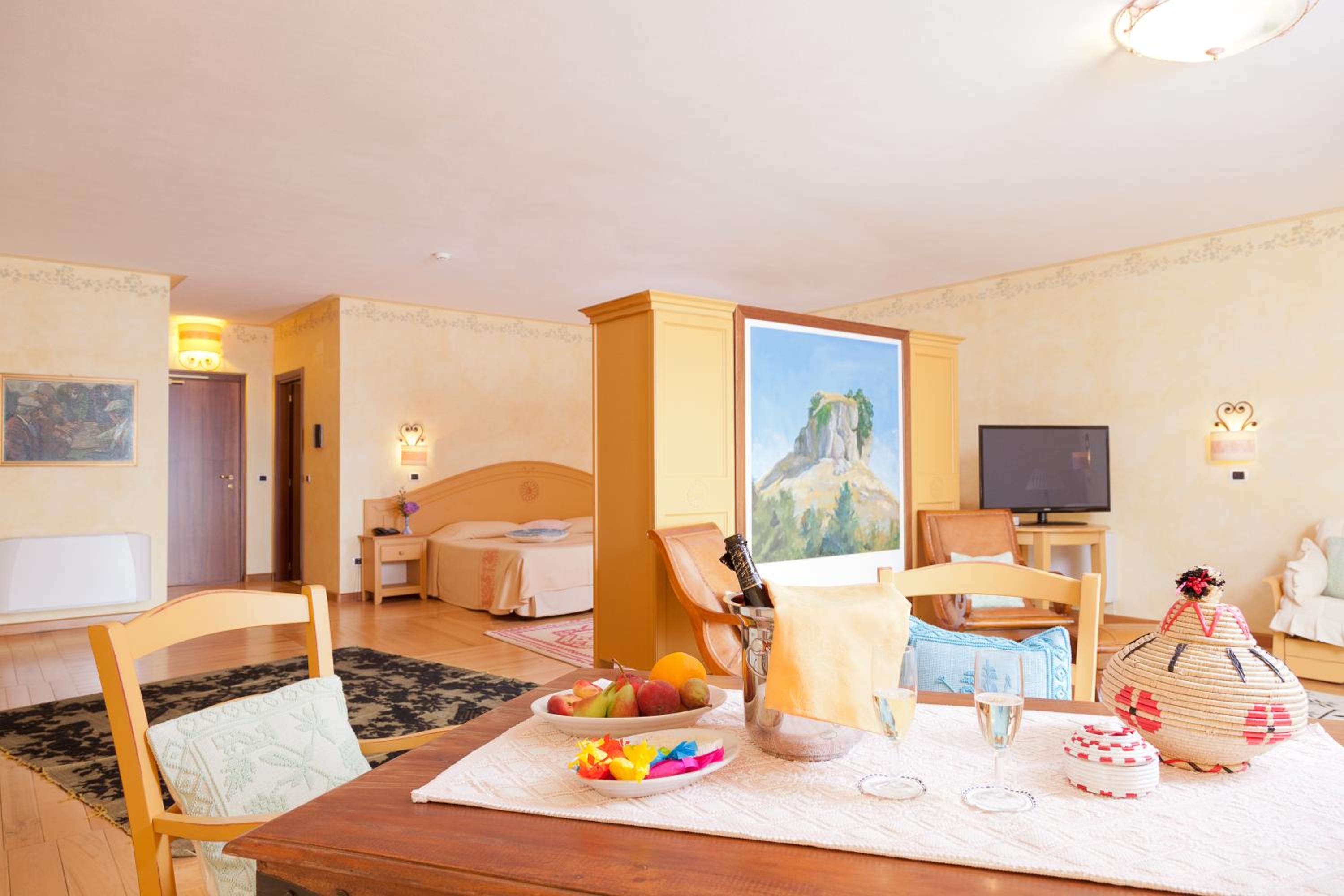 Superior Suite - Photo 2