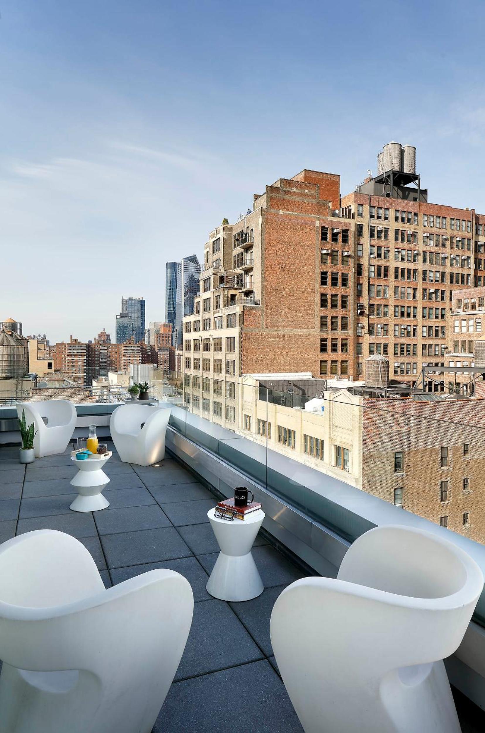 The Townhouse Suite with Terrace photo 3