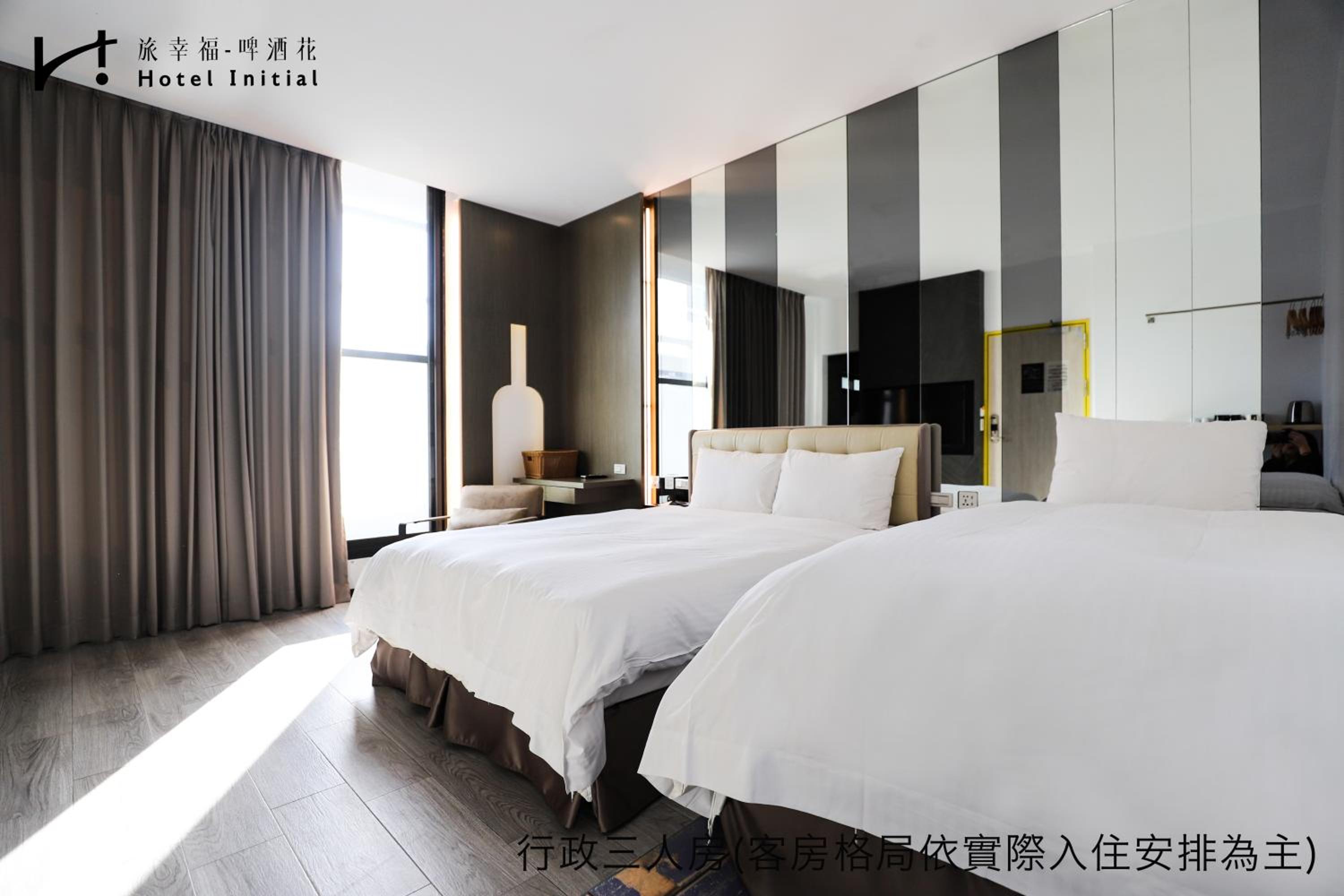 Superior Triple Room with Balcony thumbnail 6