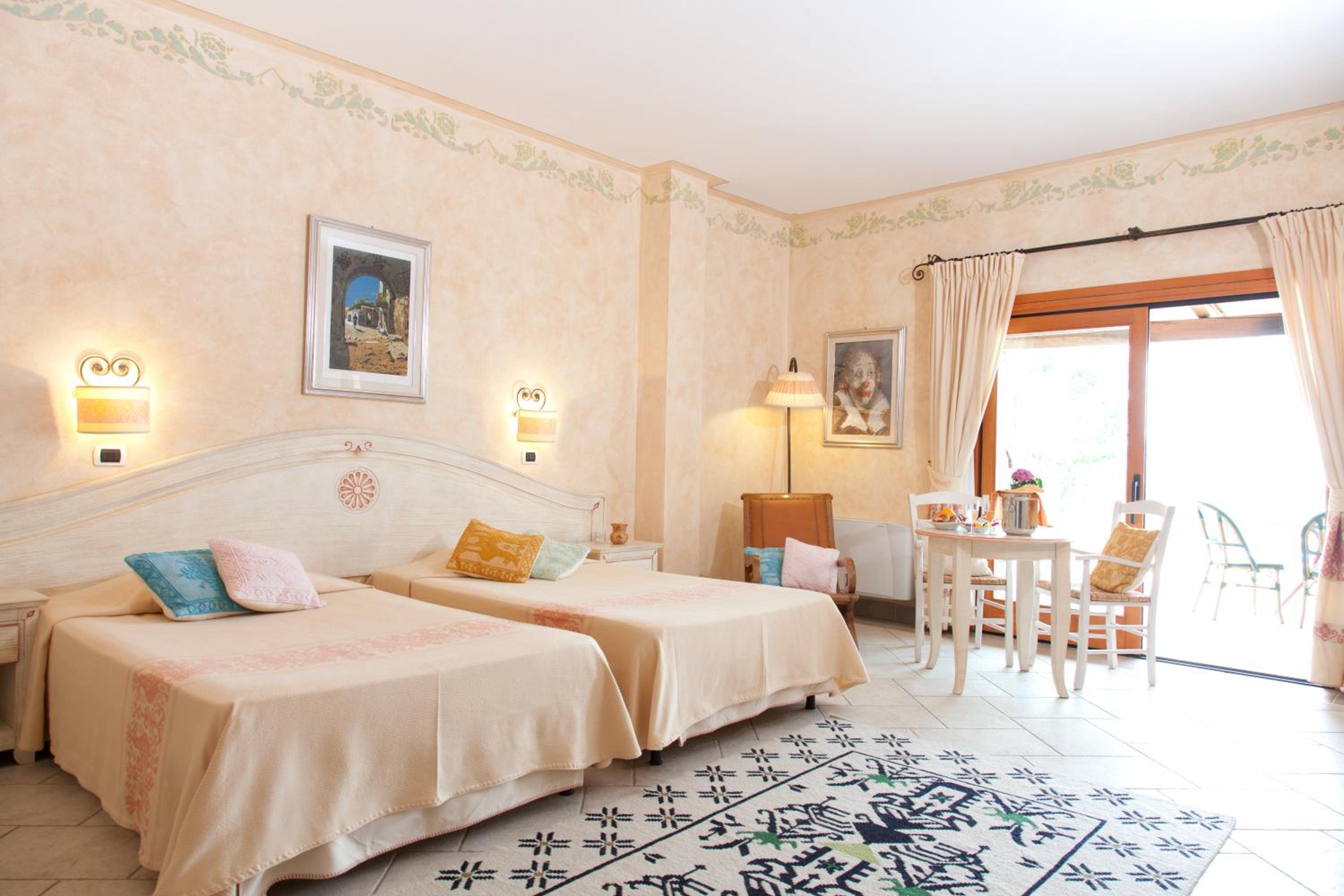 Suite - Photo 1
