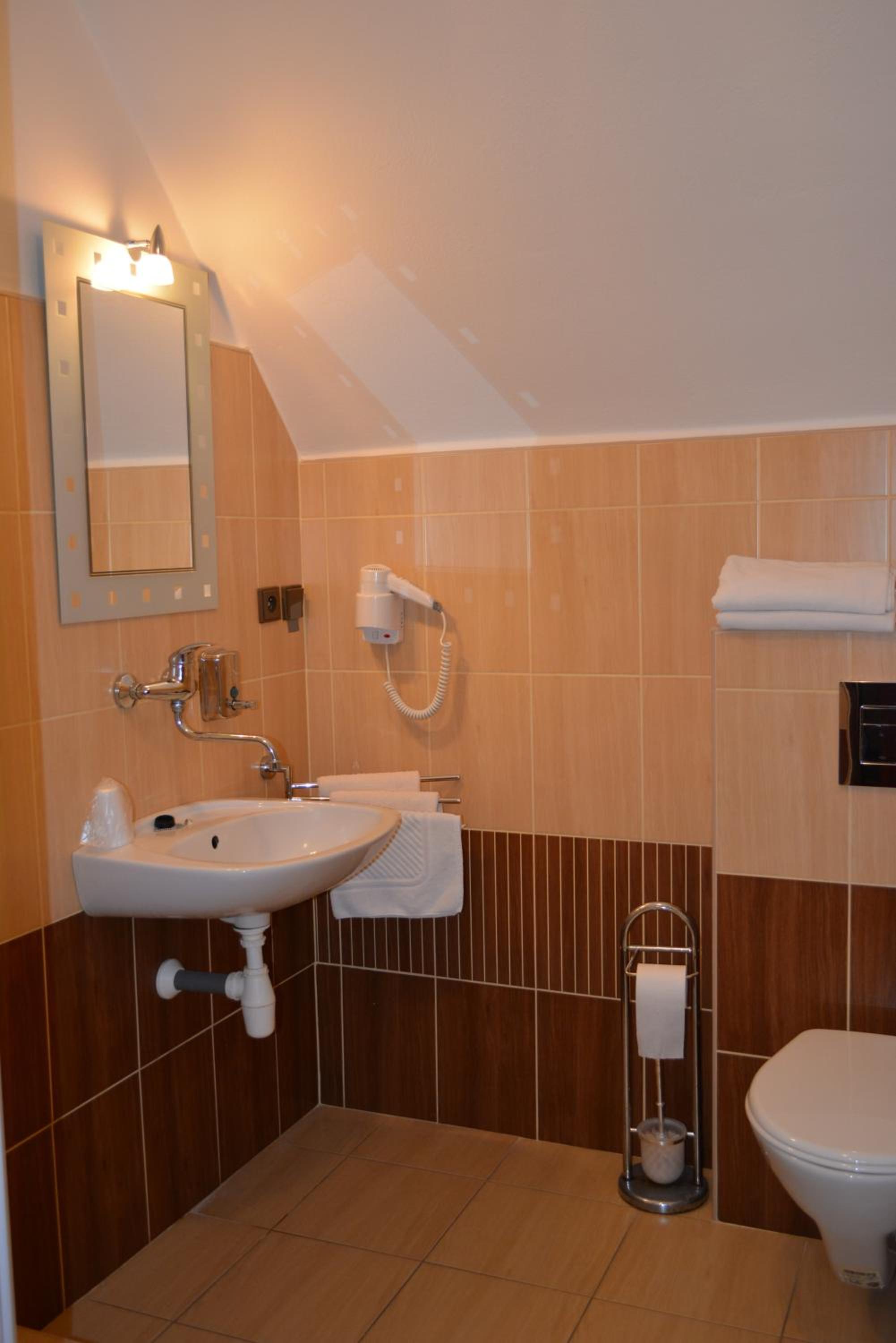 Double Room - Photo 16