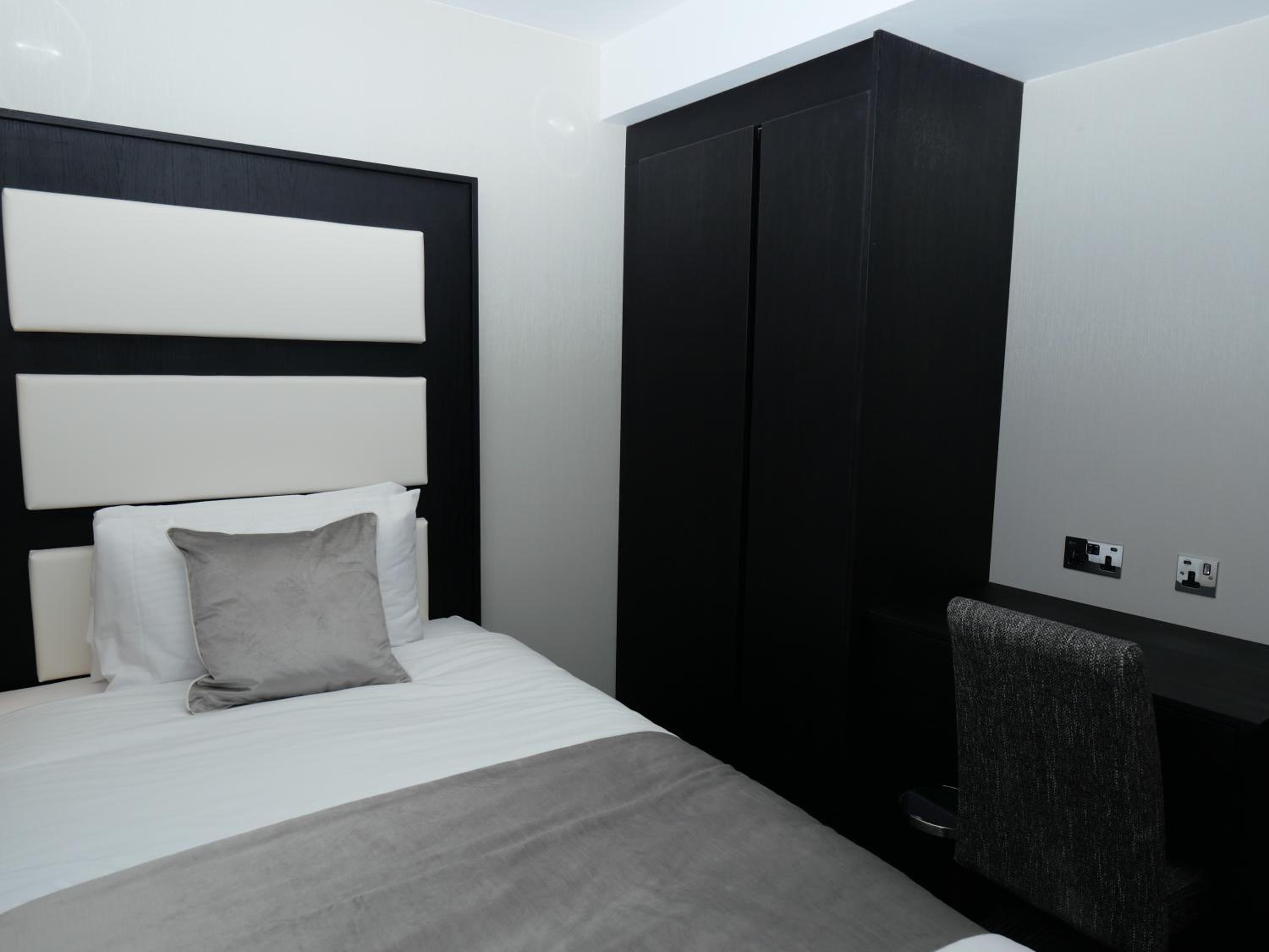 Single Room photo 3