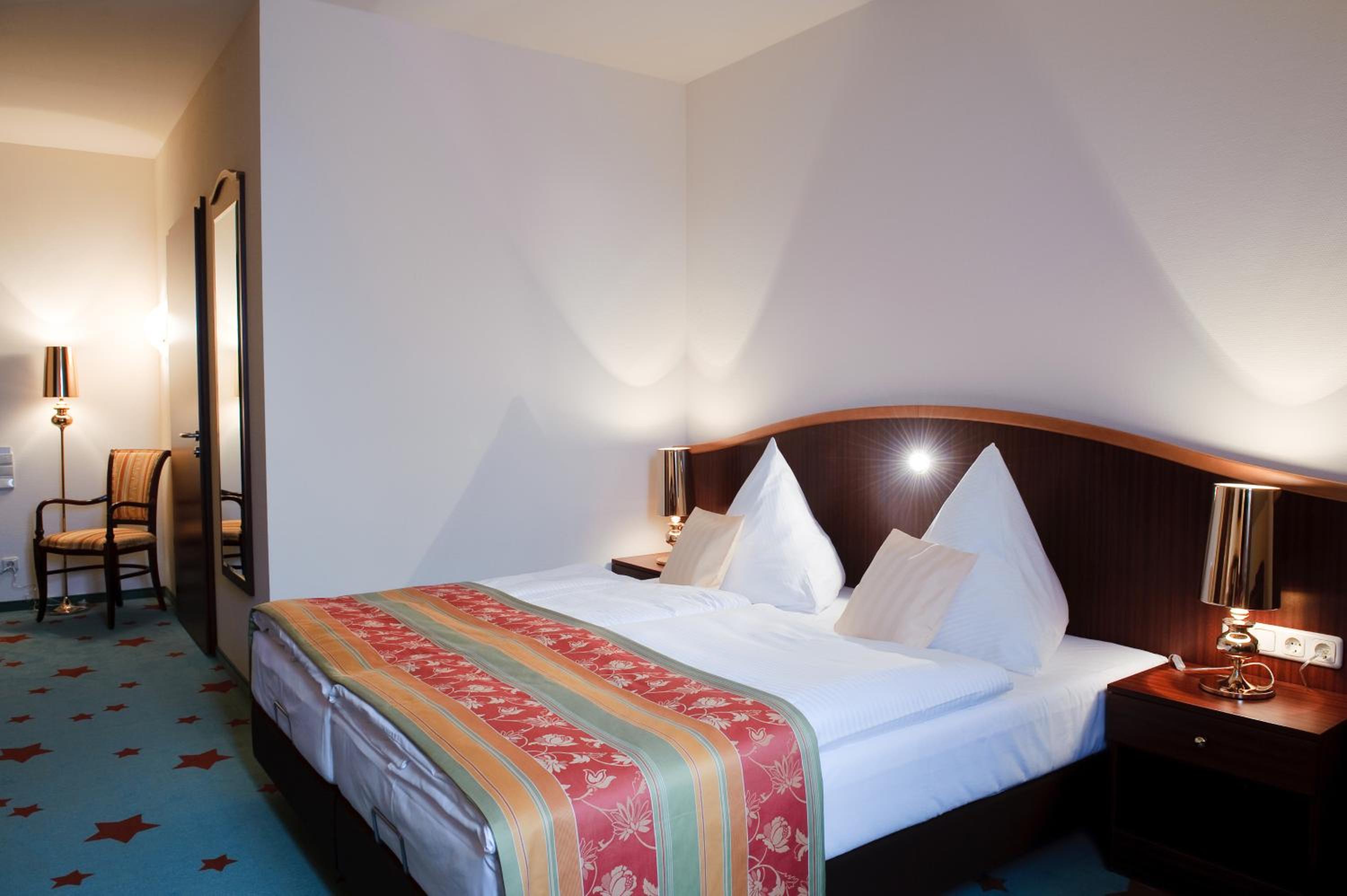 Double or Twin Room - Photo 11