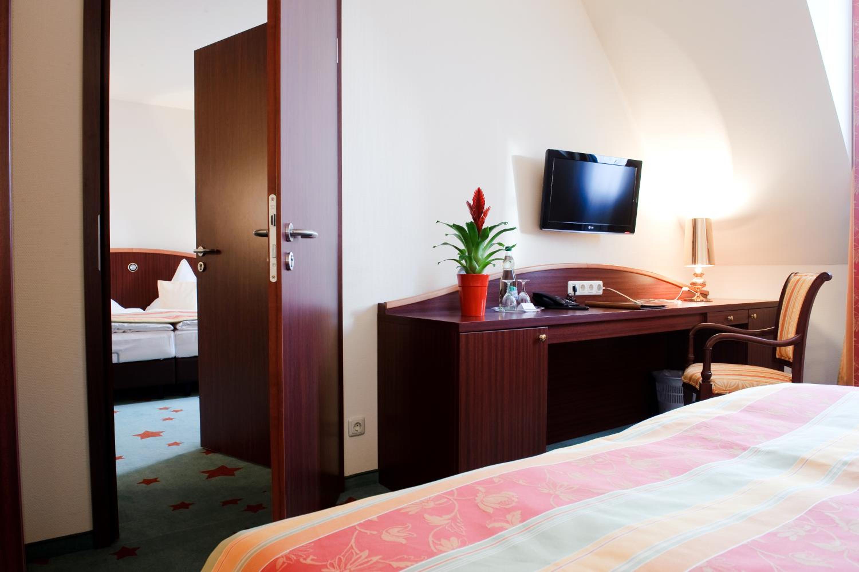 Double or Twin Room - Photo 14