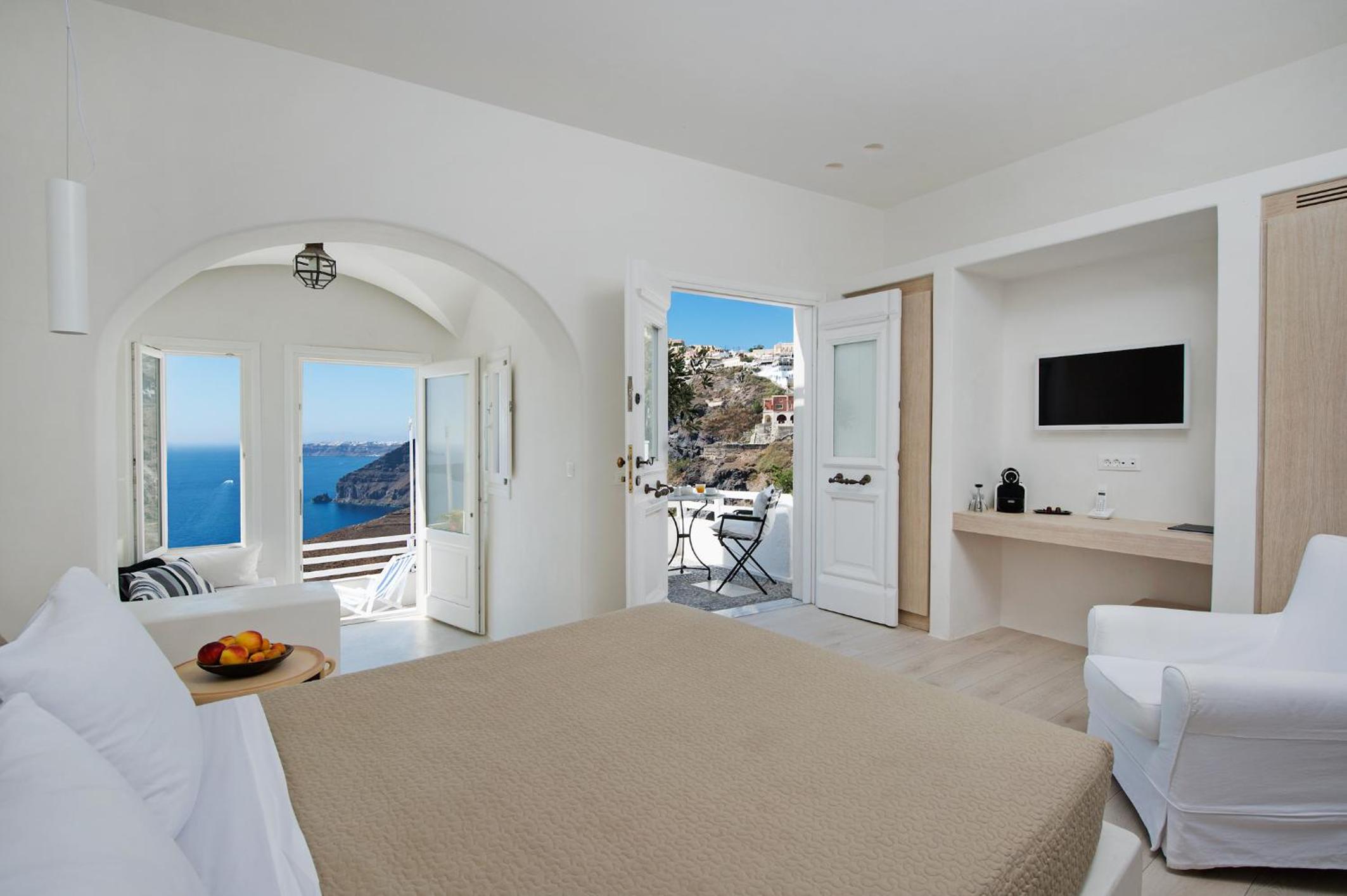 Honeymoon Suite With Caldera View photo 3