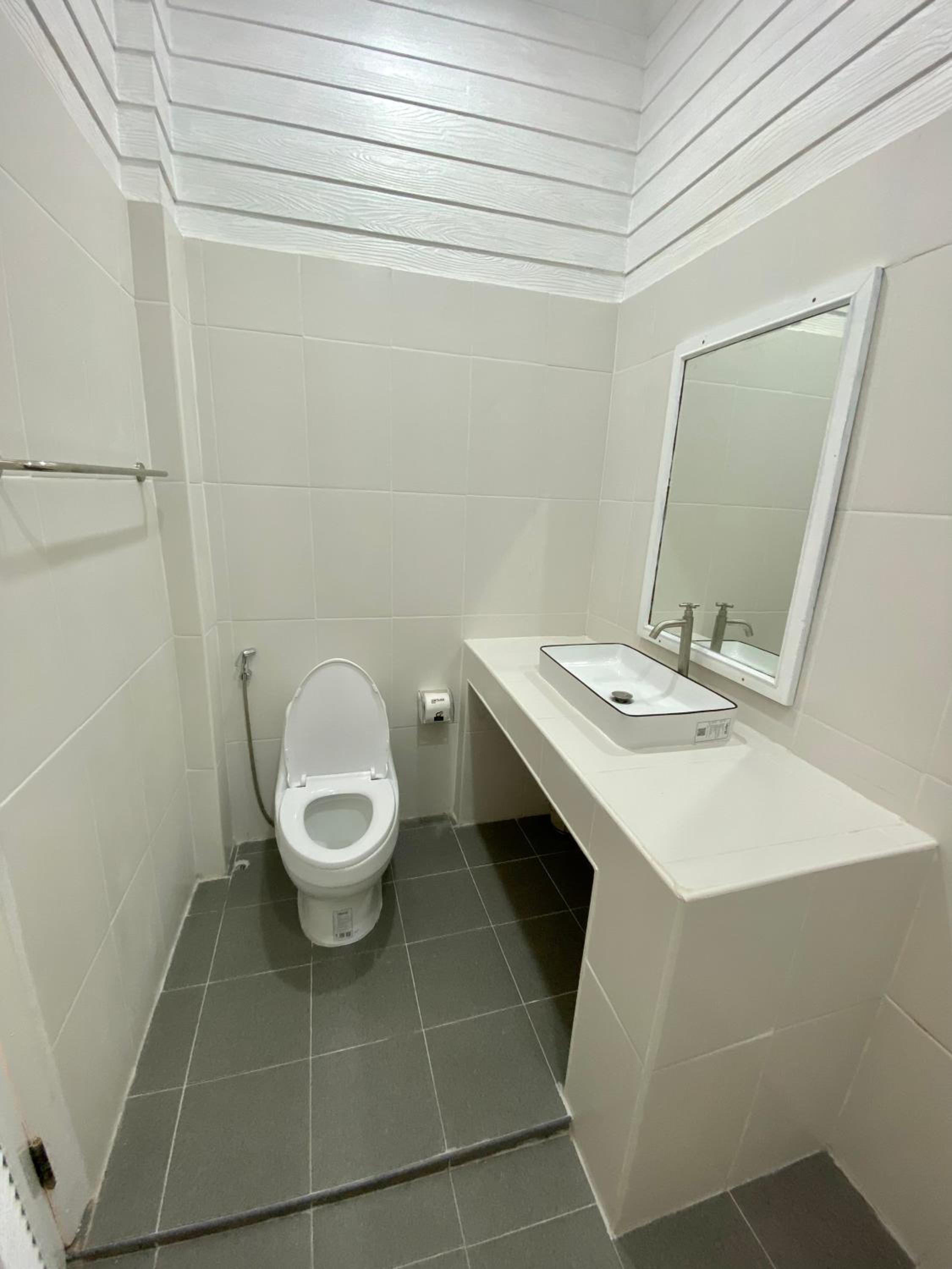 Deluxe King Room - Photo 2