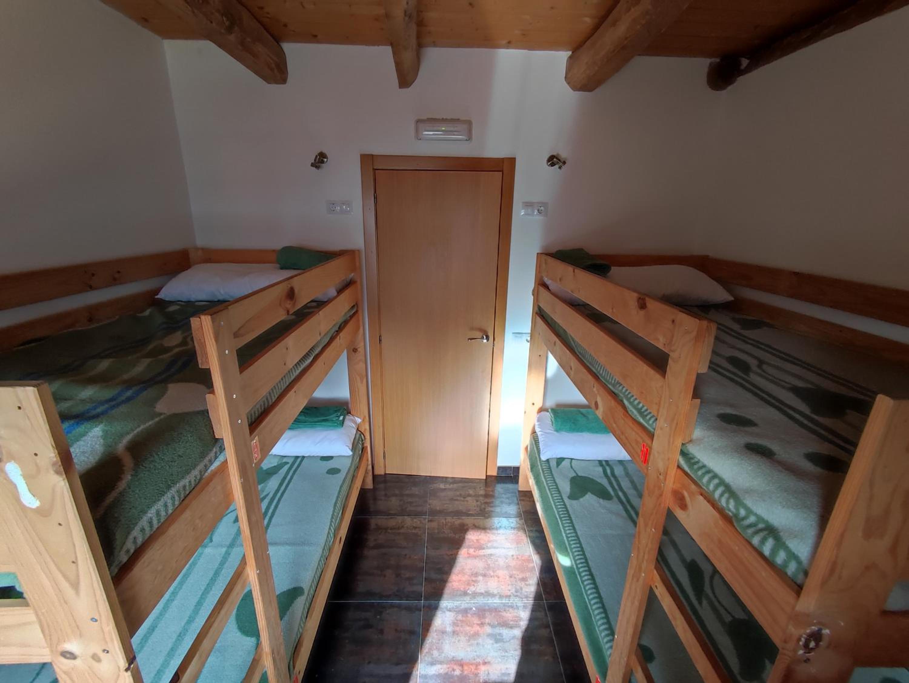 Bed in 4-Bed Dormitory Room photo 2