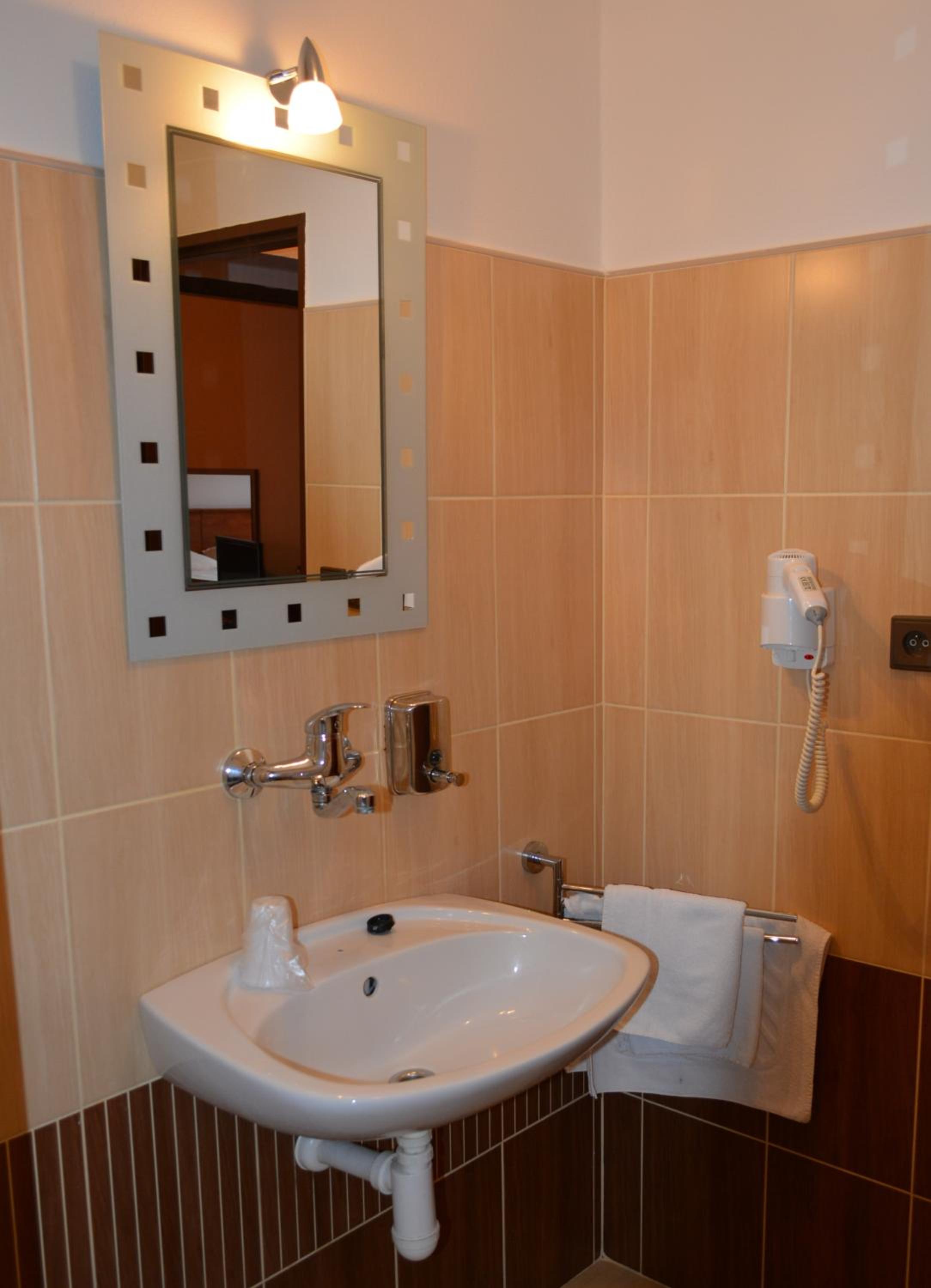 Double Room - Photo 15