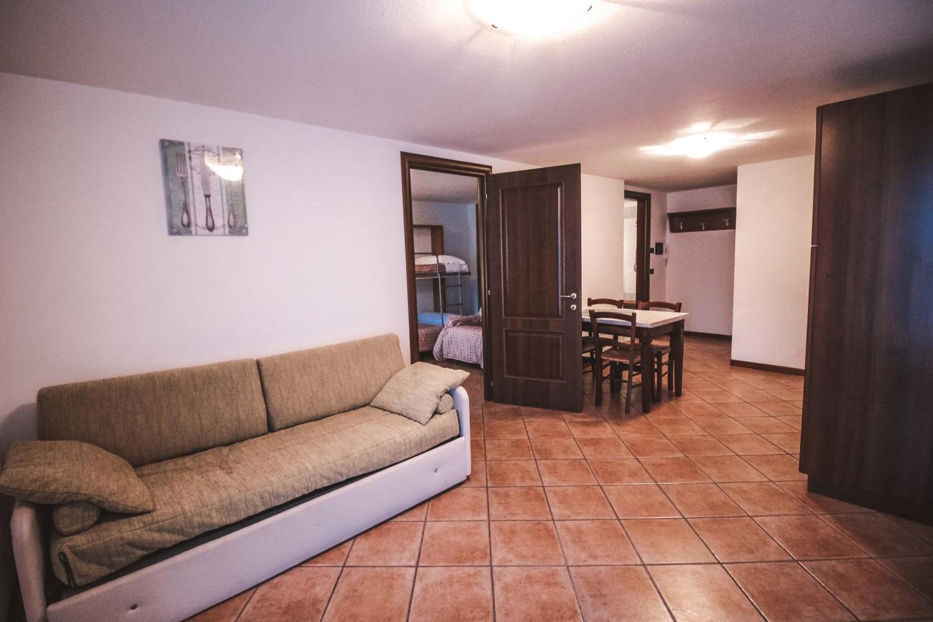 One-Bedroom Apartment photo 1