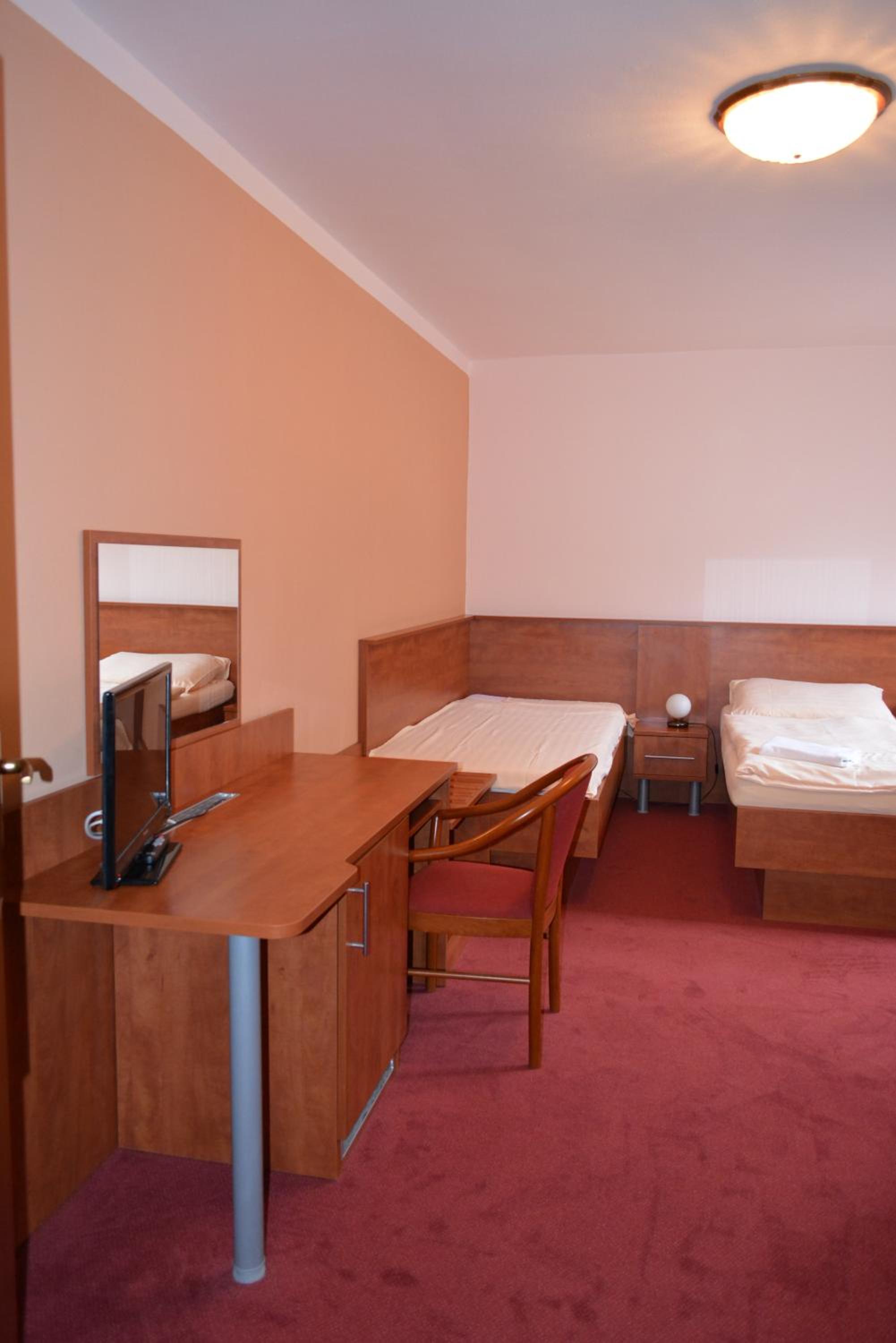 Triple Room - Photo 9