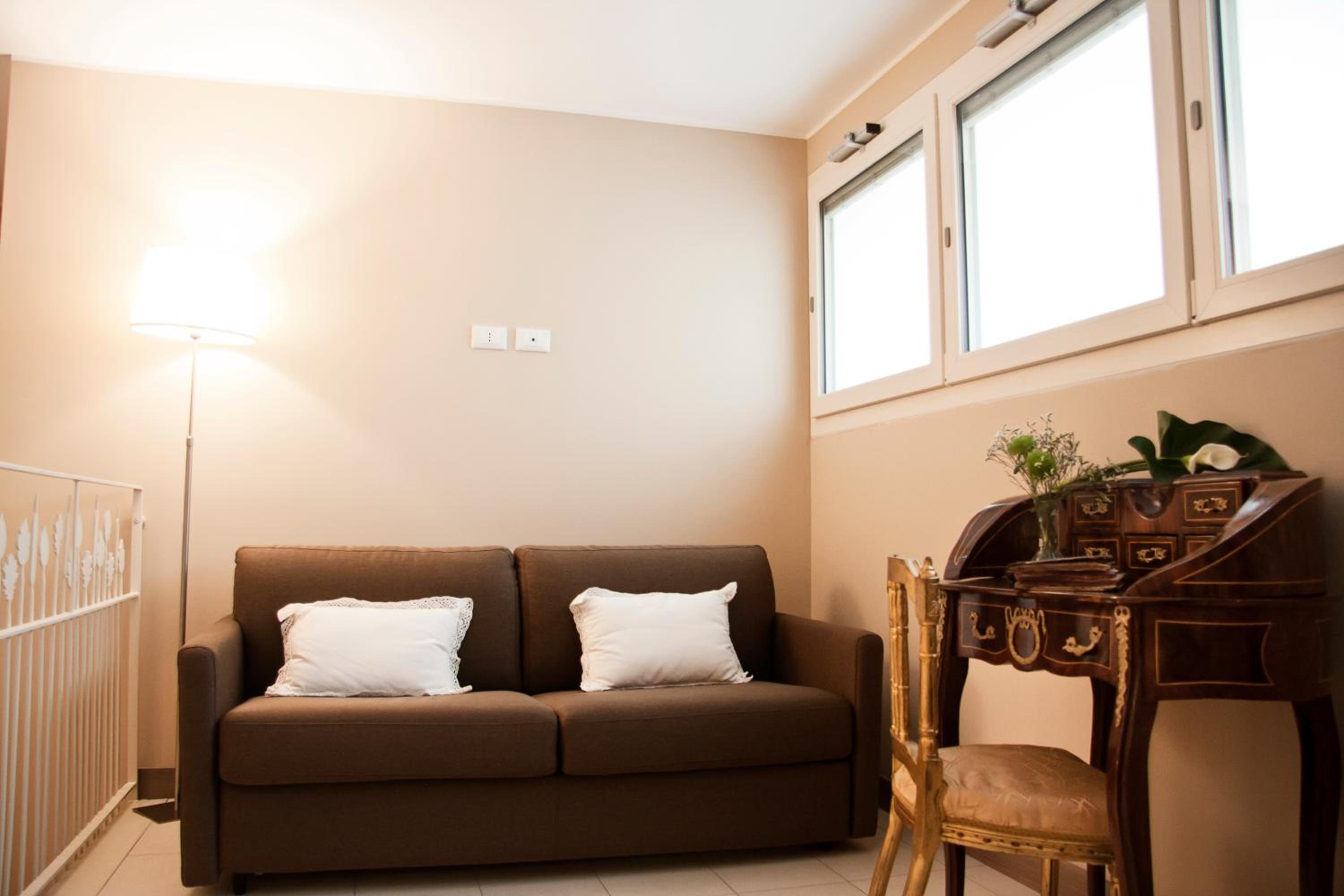 Large Suite - Split Level photo 1