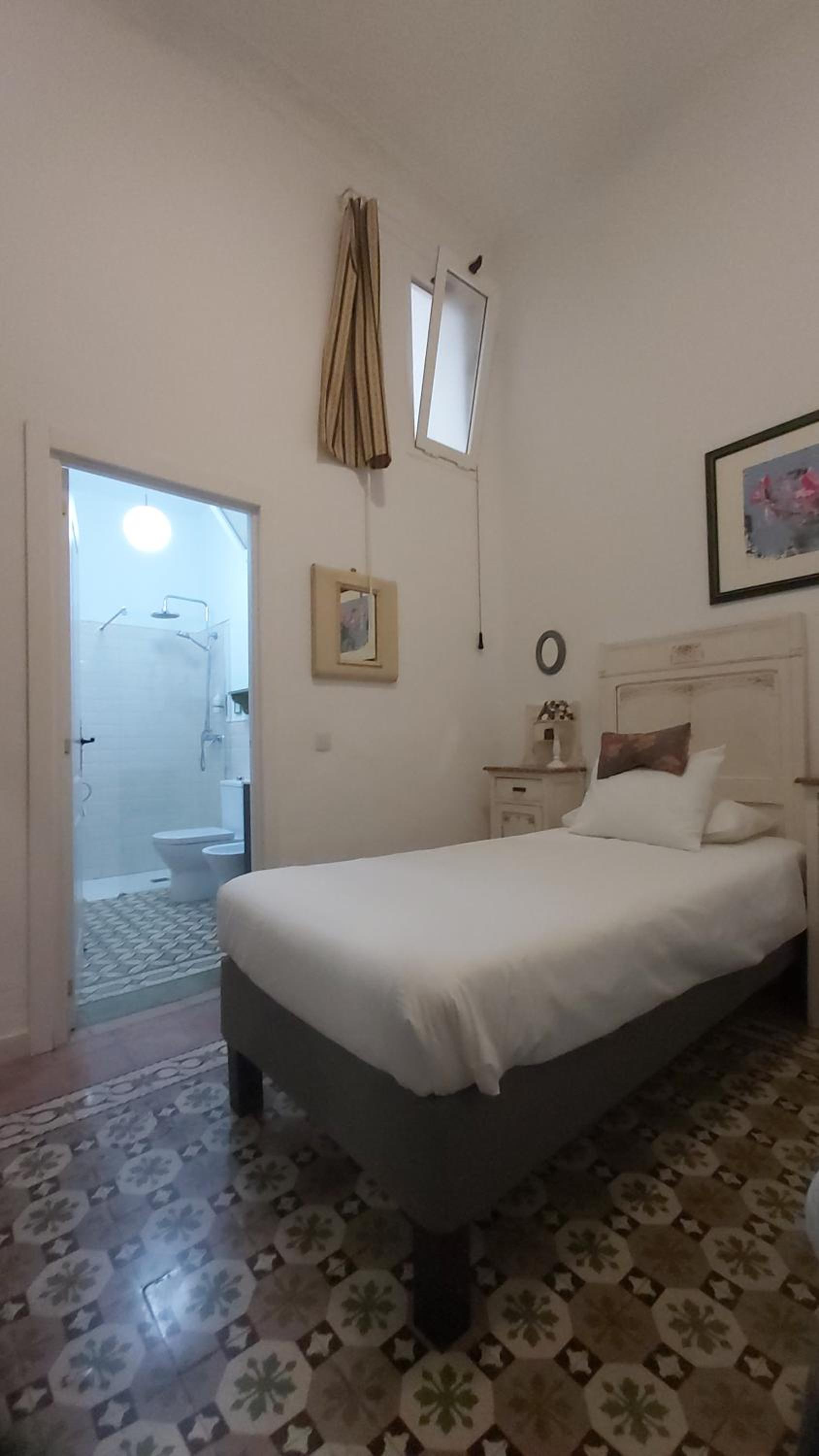 Double or Twin Room - Photo 4