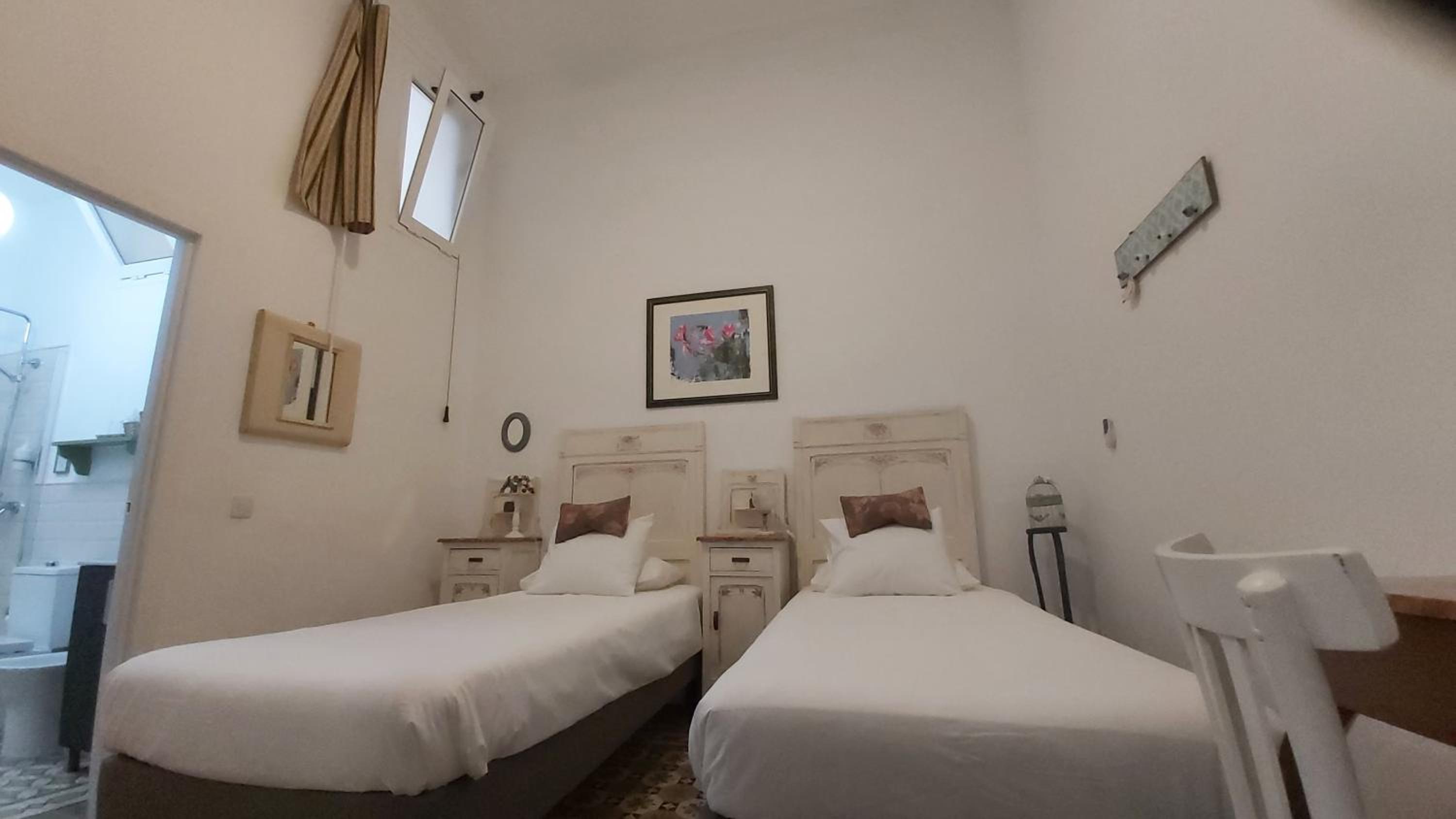 Double or Twin Room - Photo 8