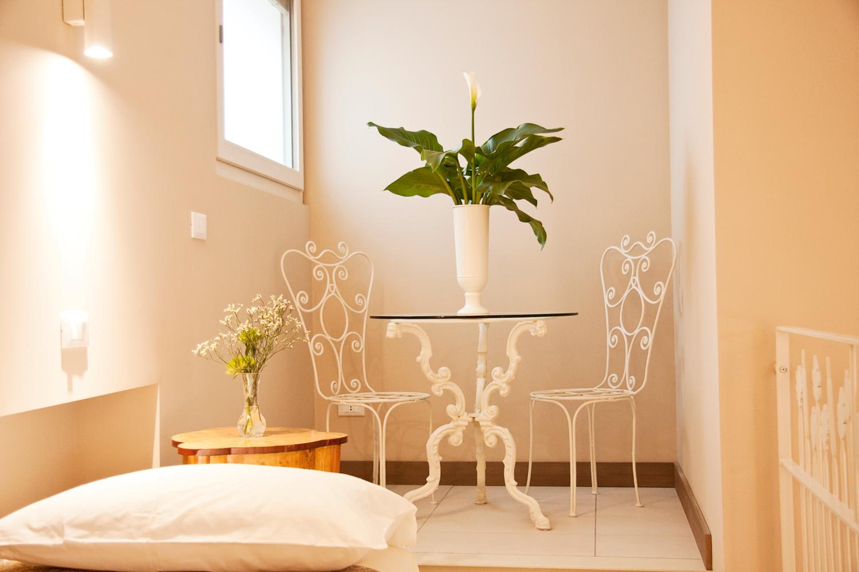 Large Suite - Split Level photo 3